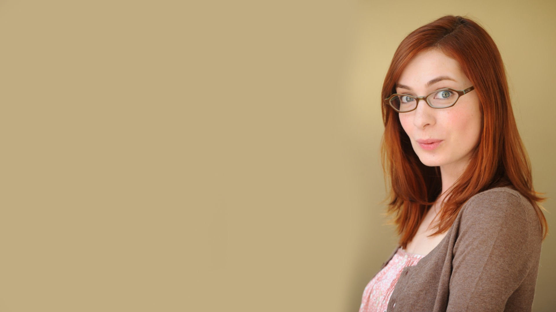 Felicia Day wearing glasses HD Wallpaper