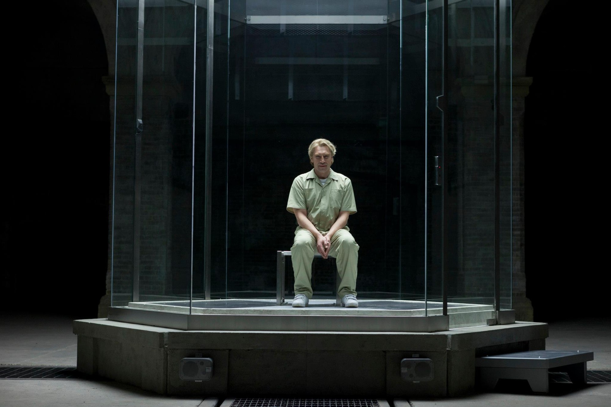 Javier Bardem in a glass enclosure HD Wallpaper