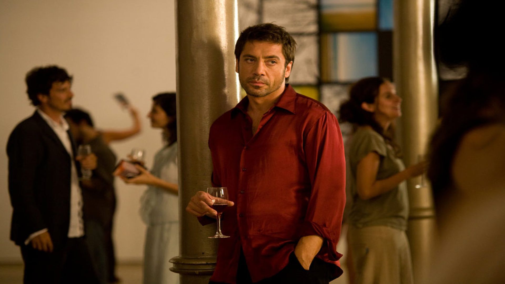 Javier Bardem at a party holding a drink HD Wallpaper