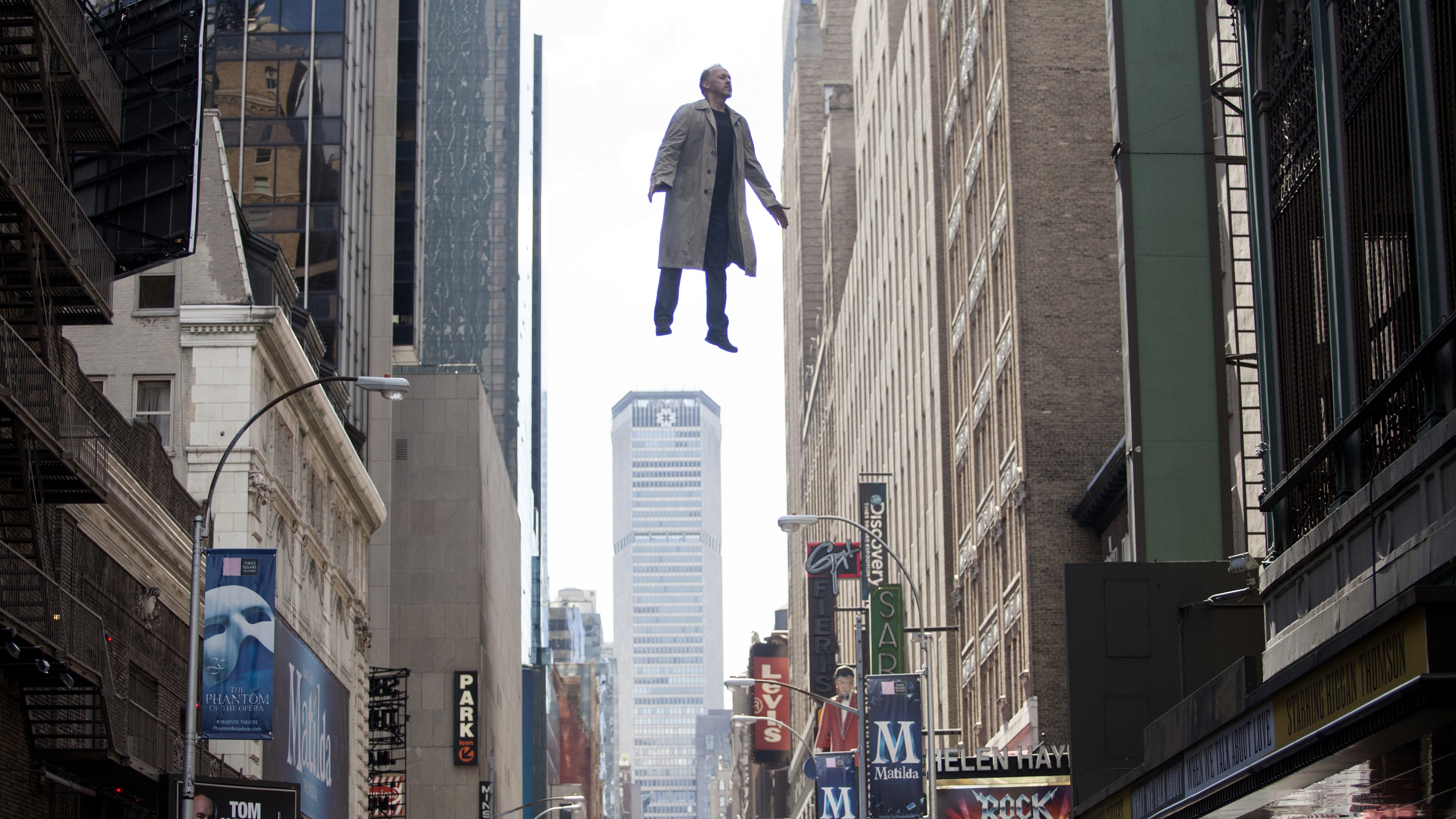 Michael Keaton flying between buildings HD Wallpaper