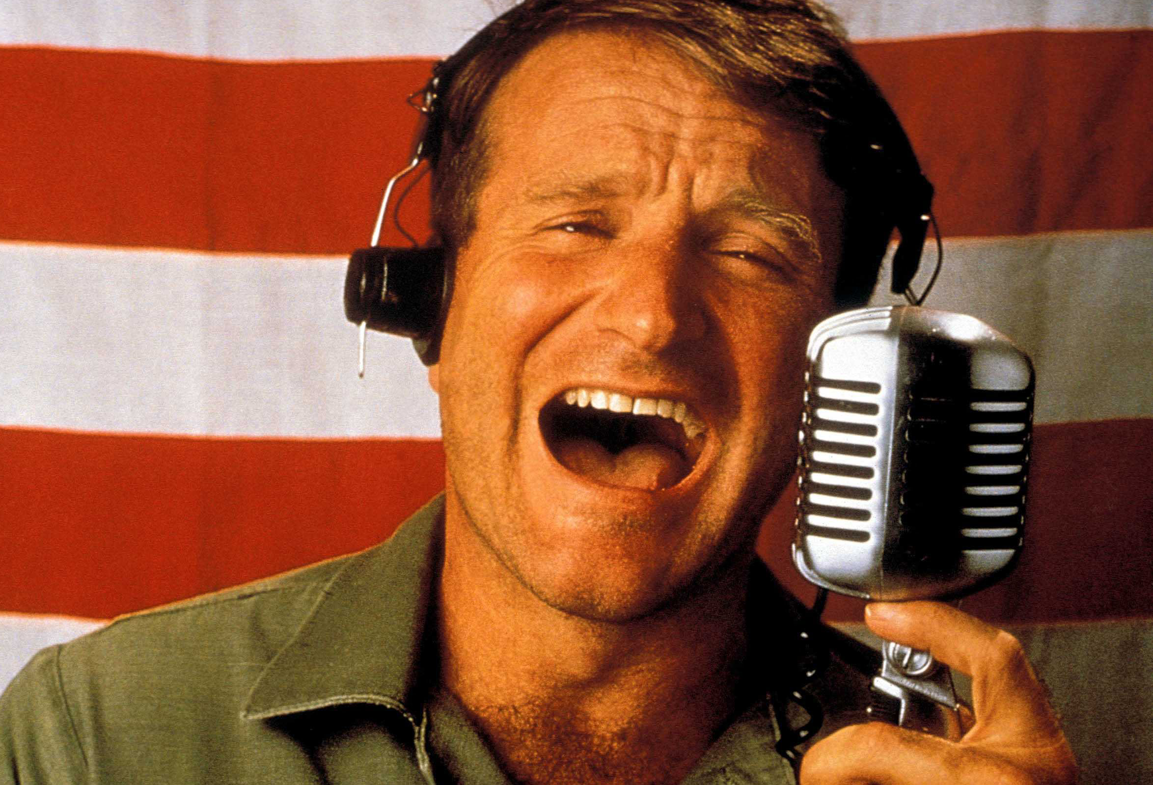 Robin Williams in Good Morning, Vietnam HD Wallpaper