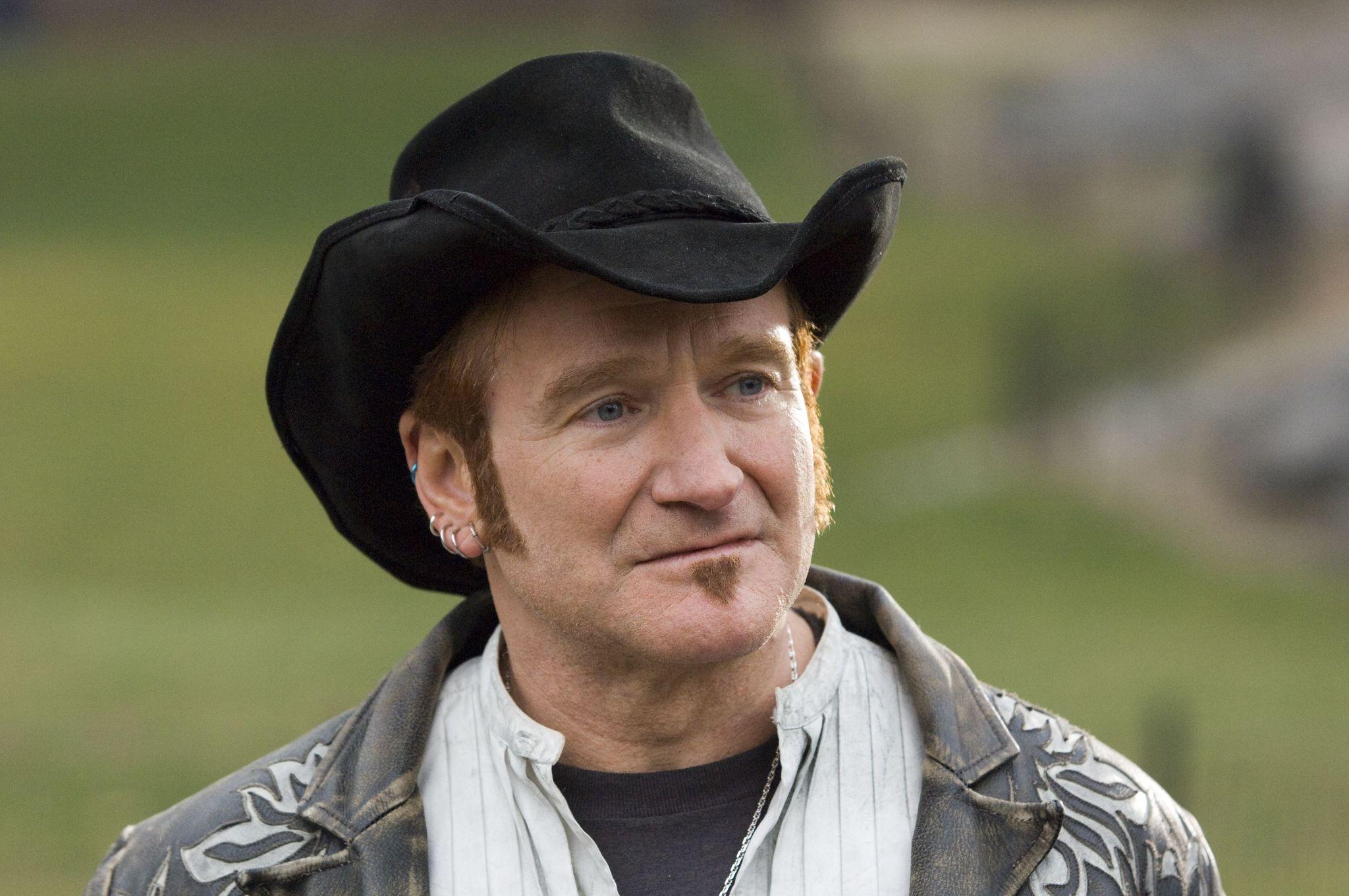 Robin Williams wearing a cowboy hat HD Wallpaper
