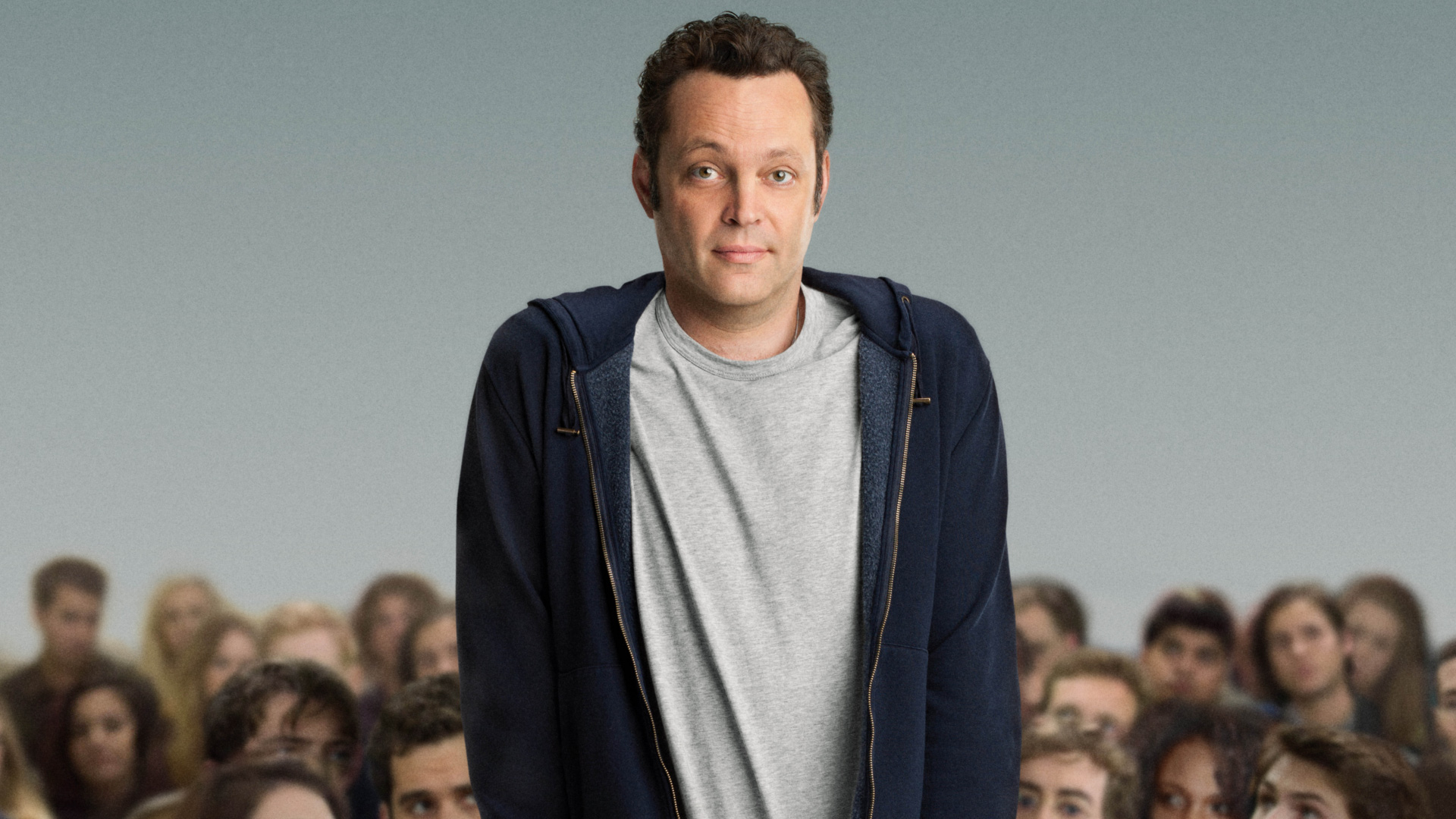 Vince Vaughn in front of a crowd HD Wallpaper