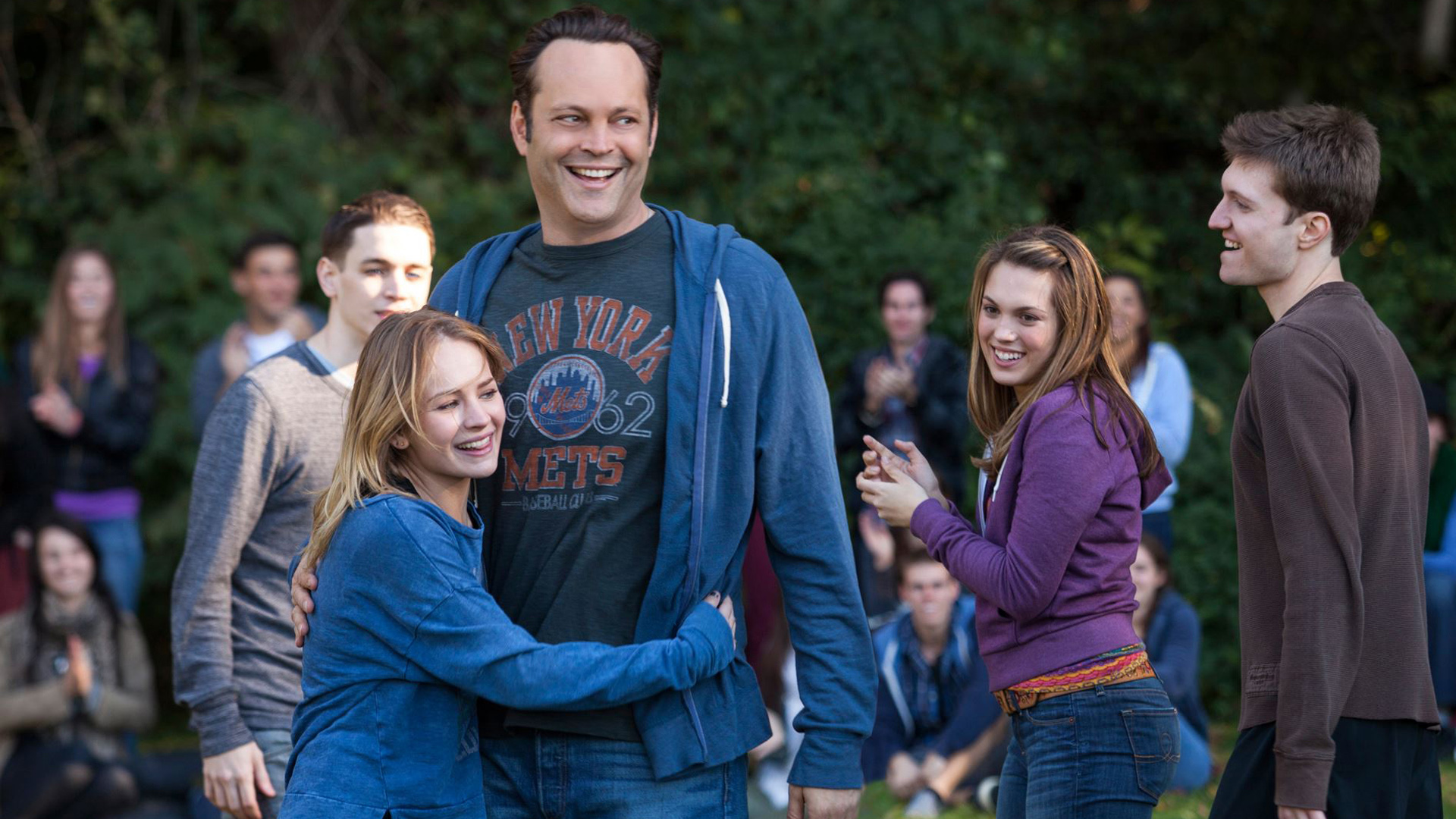 Vince Vaughn with young adults outdoors HD Wallpaper