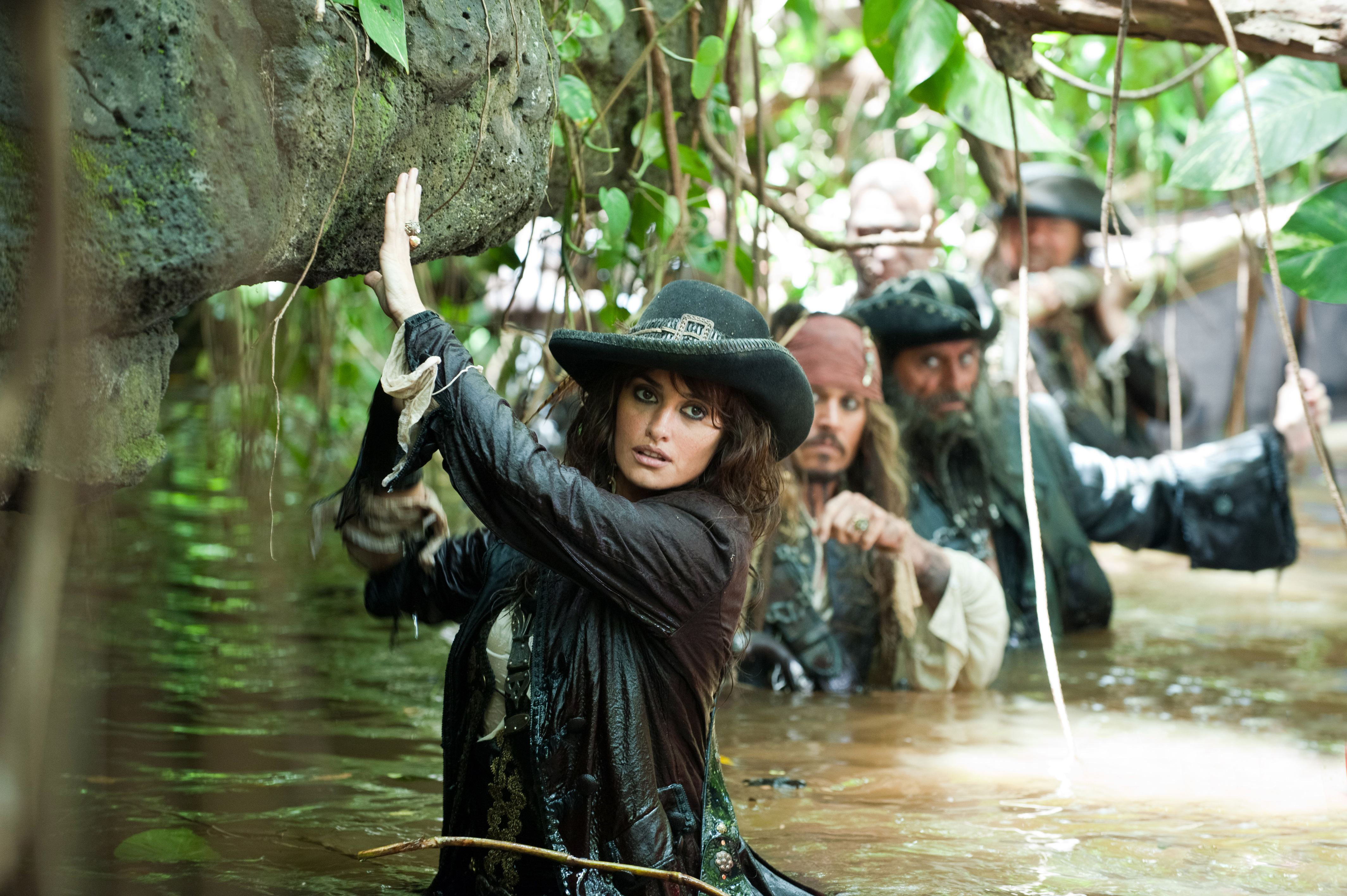 Angelica Teach and Captain Jack Sparrow in water HD Wallpaper