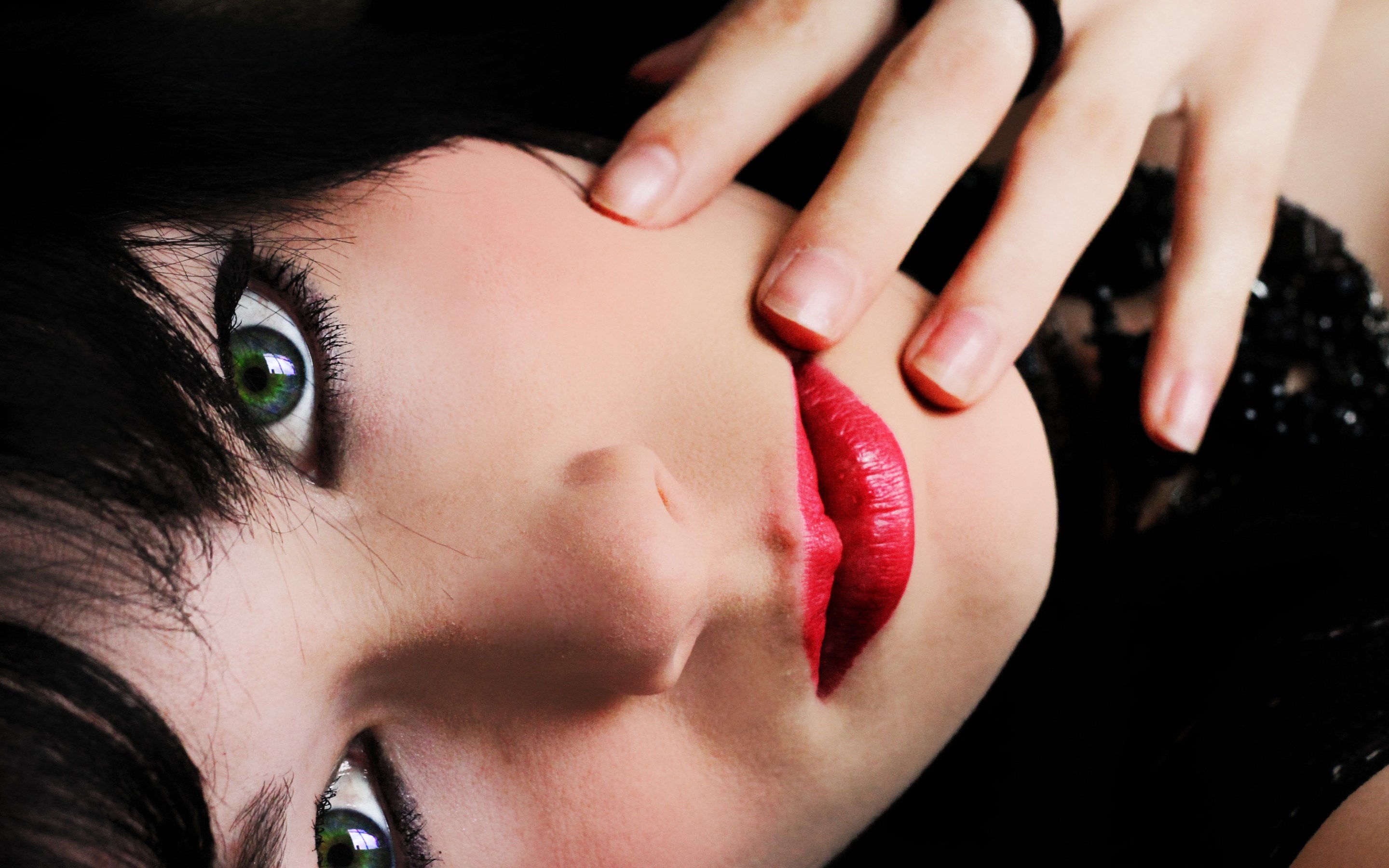 Close-up of a woman's face with green eyes and red lipstick HD Wallpaper