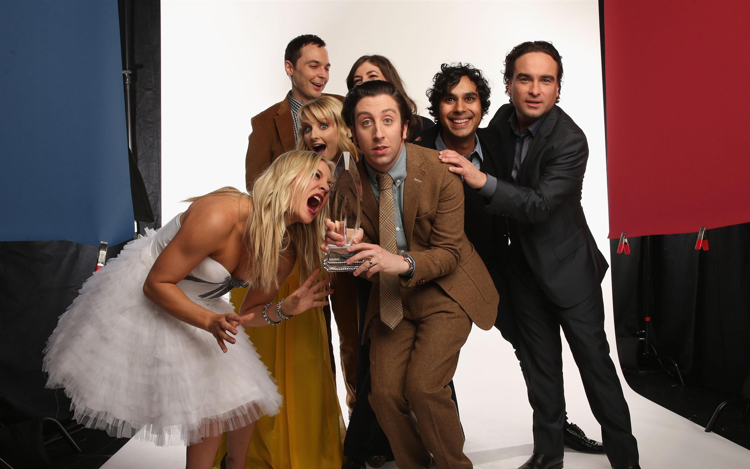 The Big Bang Theory Cast with Award HD Wallpaper