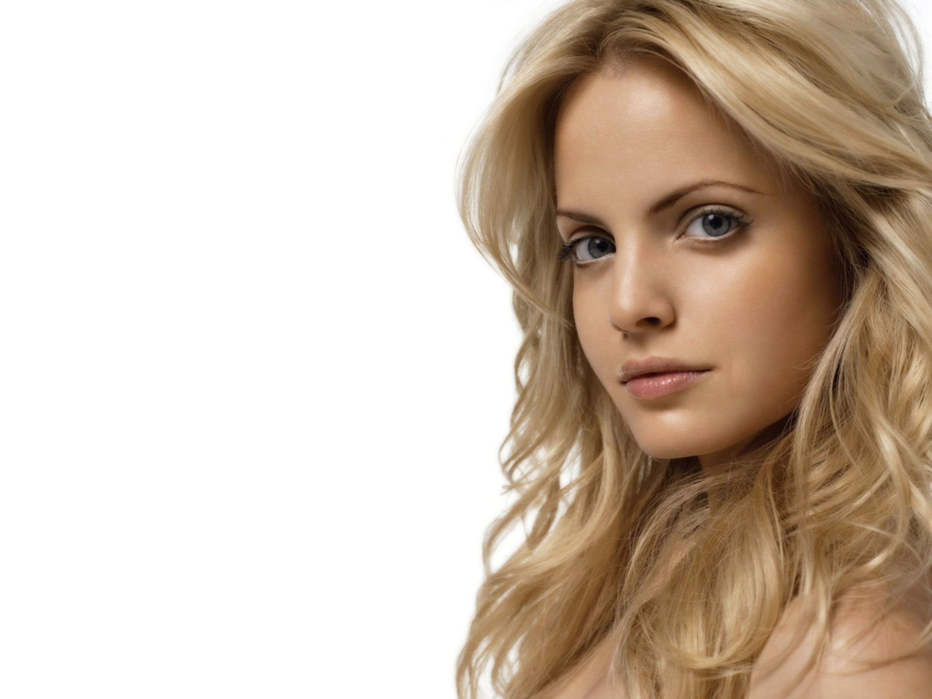 Mena Suvari HD Wallpaper