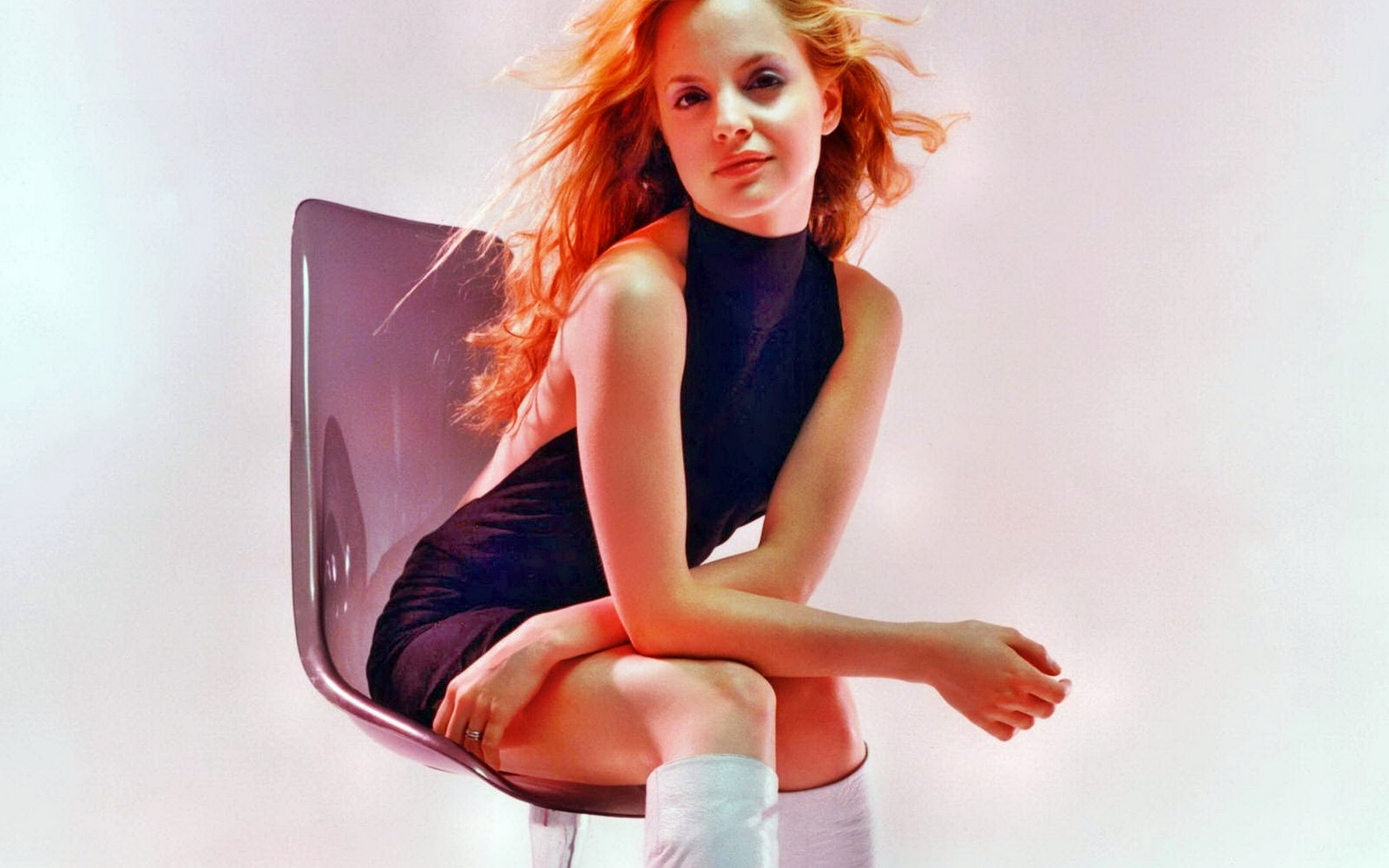 Mena Suvari Sitting on Chair in Black Dress HD Wallpaper