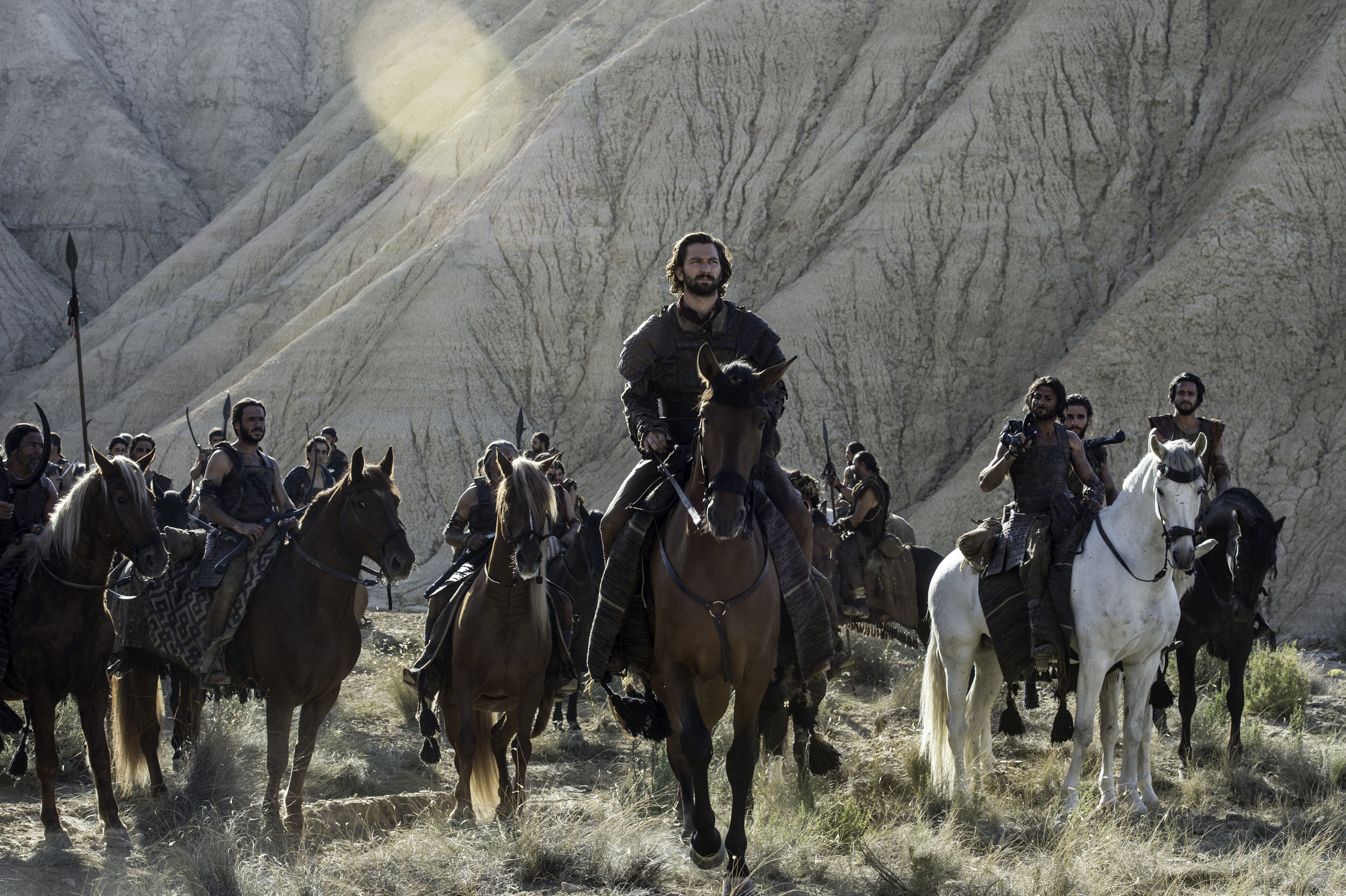 Michiel Huisman on horseback with a group HD Wallpaper