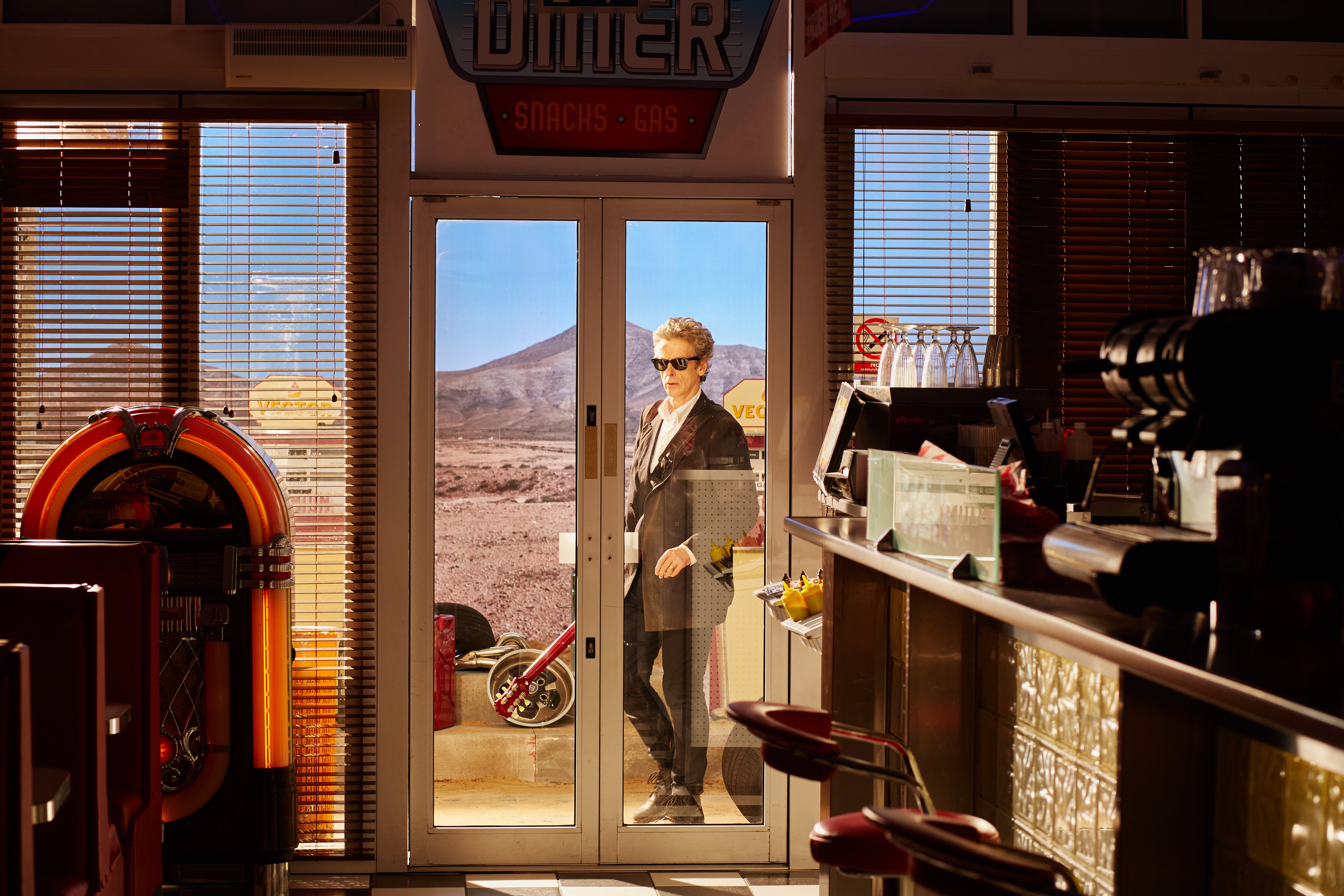 Peter Capaldi in a Diner HD Wallpaper