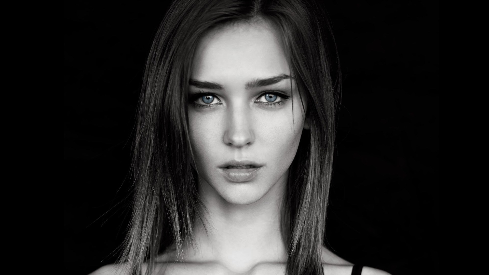 Black and white portrait of a young woman HD Wallpaper