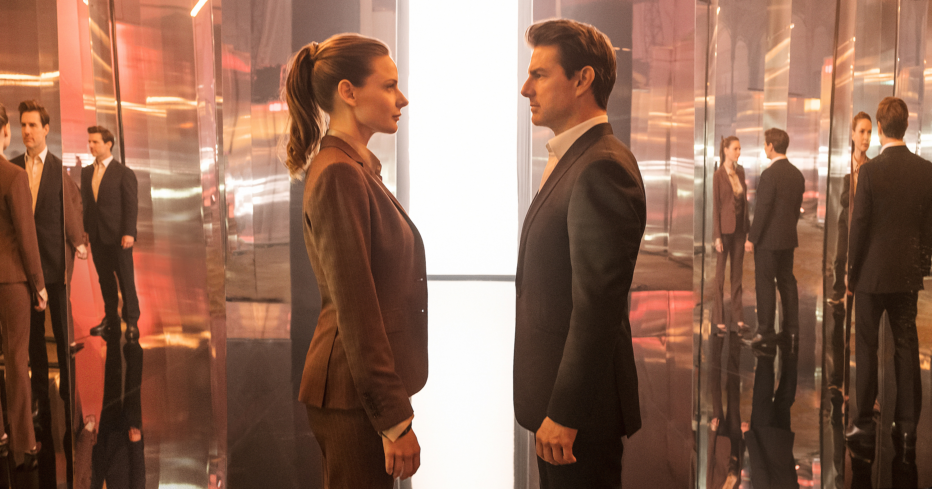 Rebecca Ferguson and Tom Cruise in Mission: Impossible HD Wallpaper