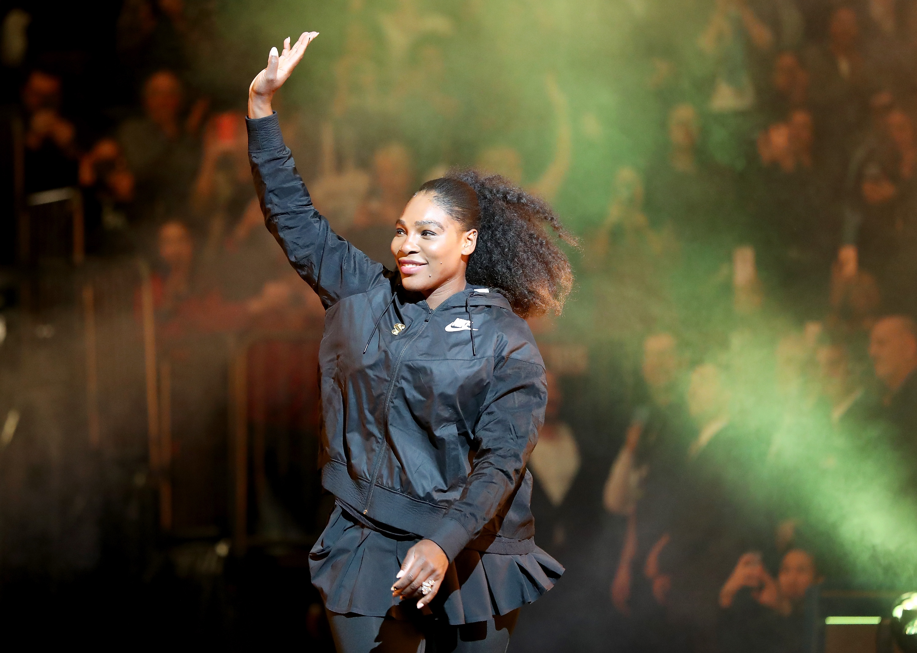 Serena Williams waving to a crowd HD Wallpaper