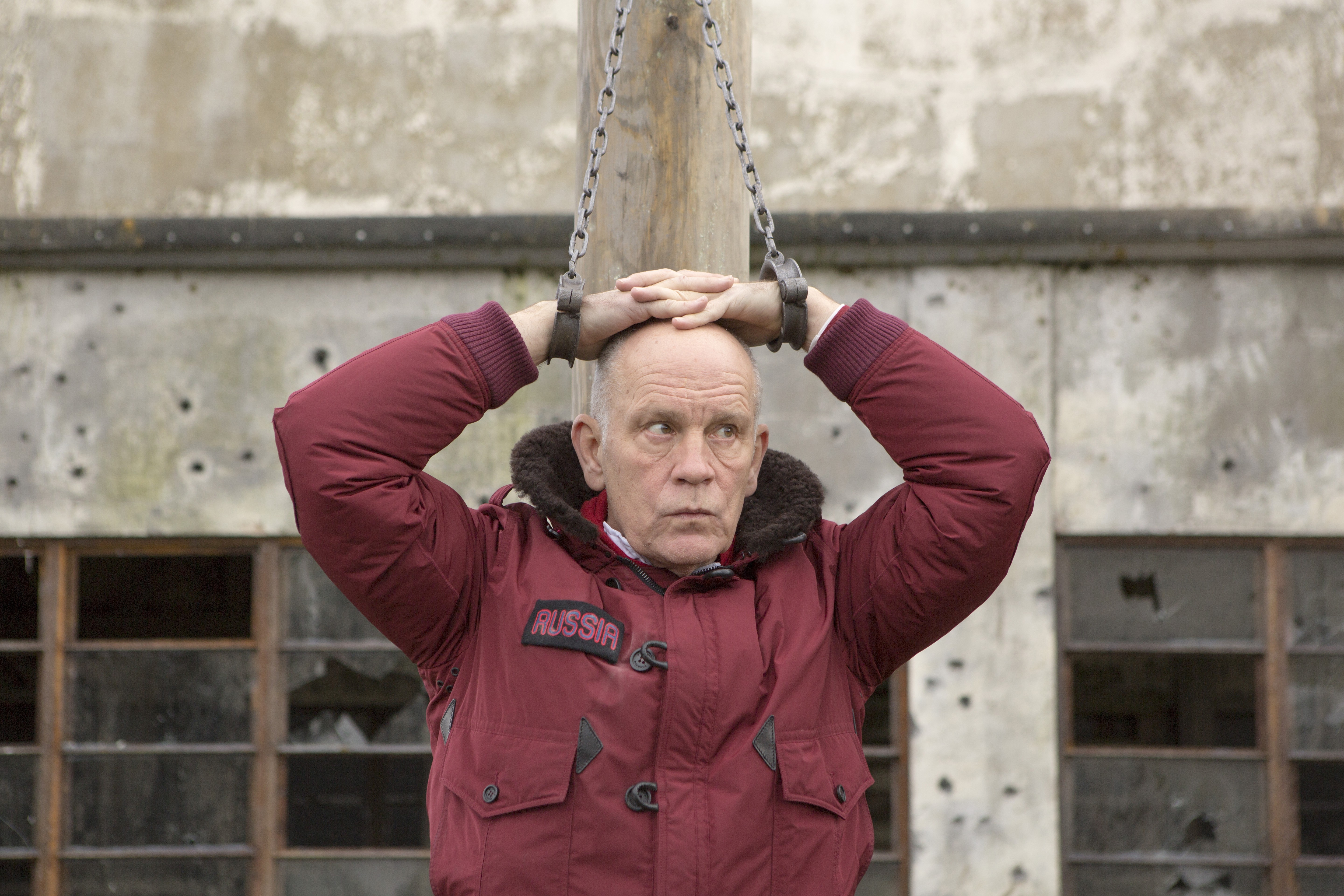 John Malkovich in chains HD Wallpaper