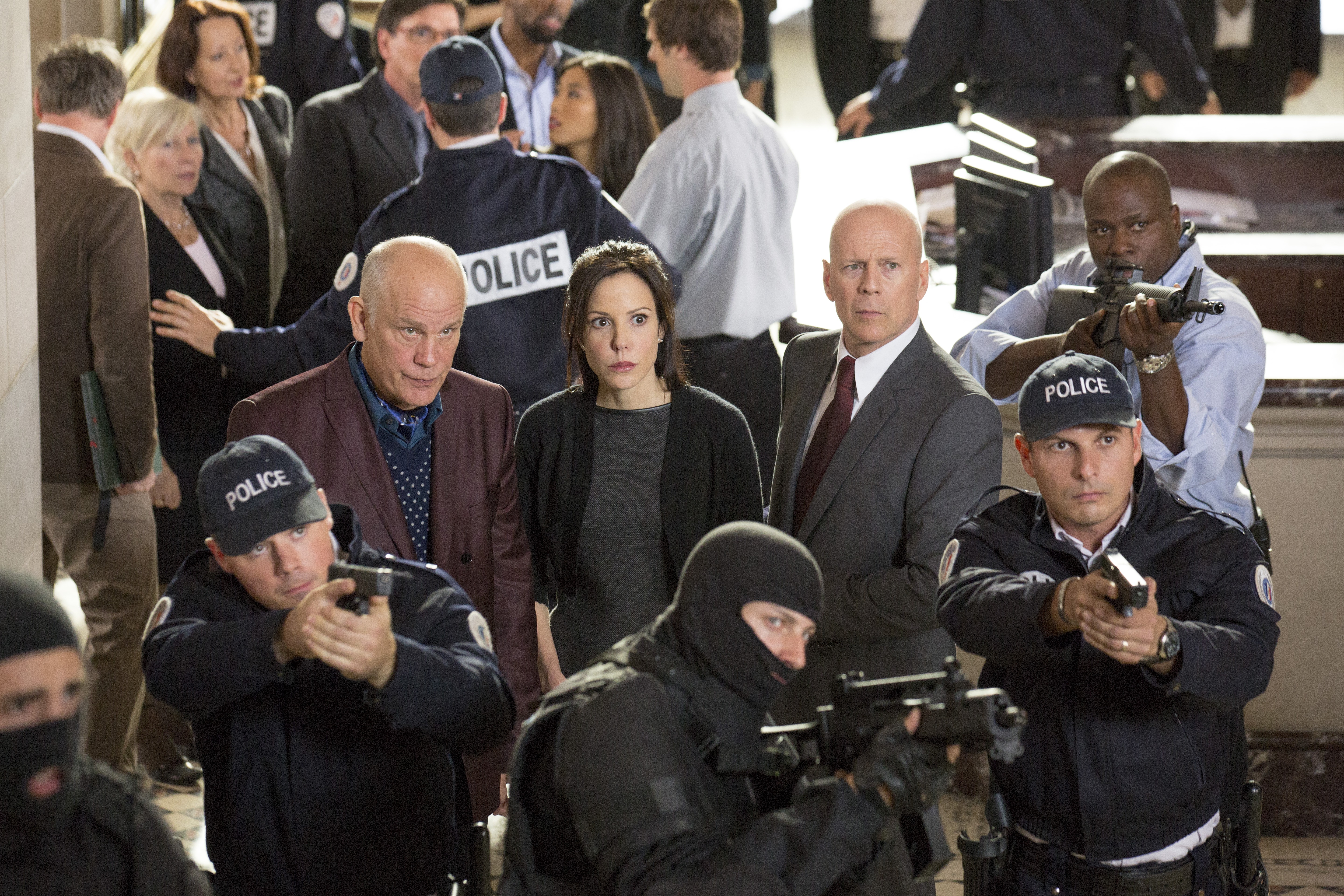 John Malkovich and Bruce Willis in a tense scene HD Wallpaper