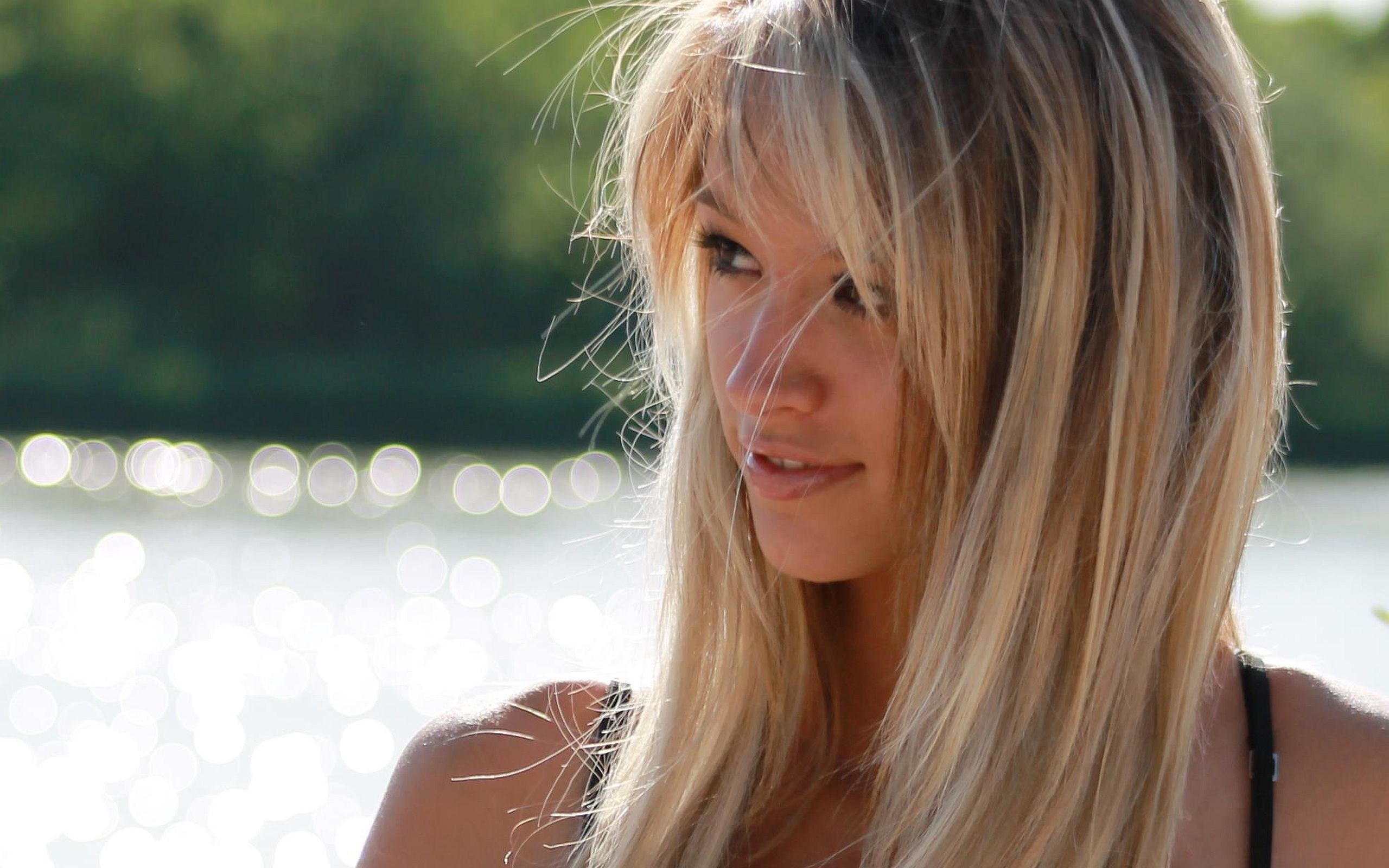 Woman with blonde hair by the water HD Wallpaper