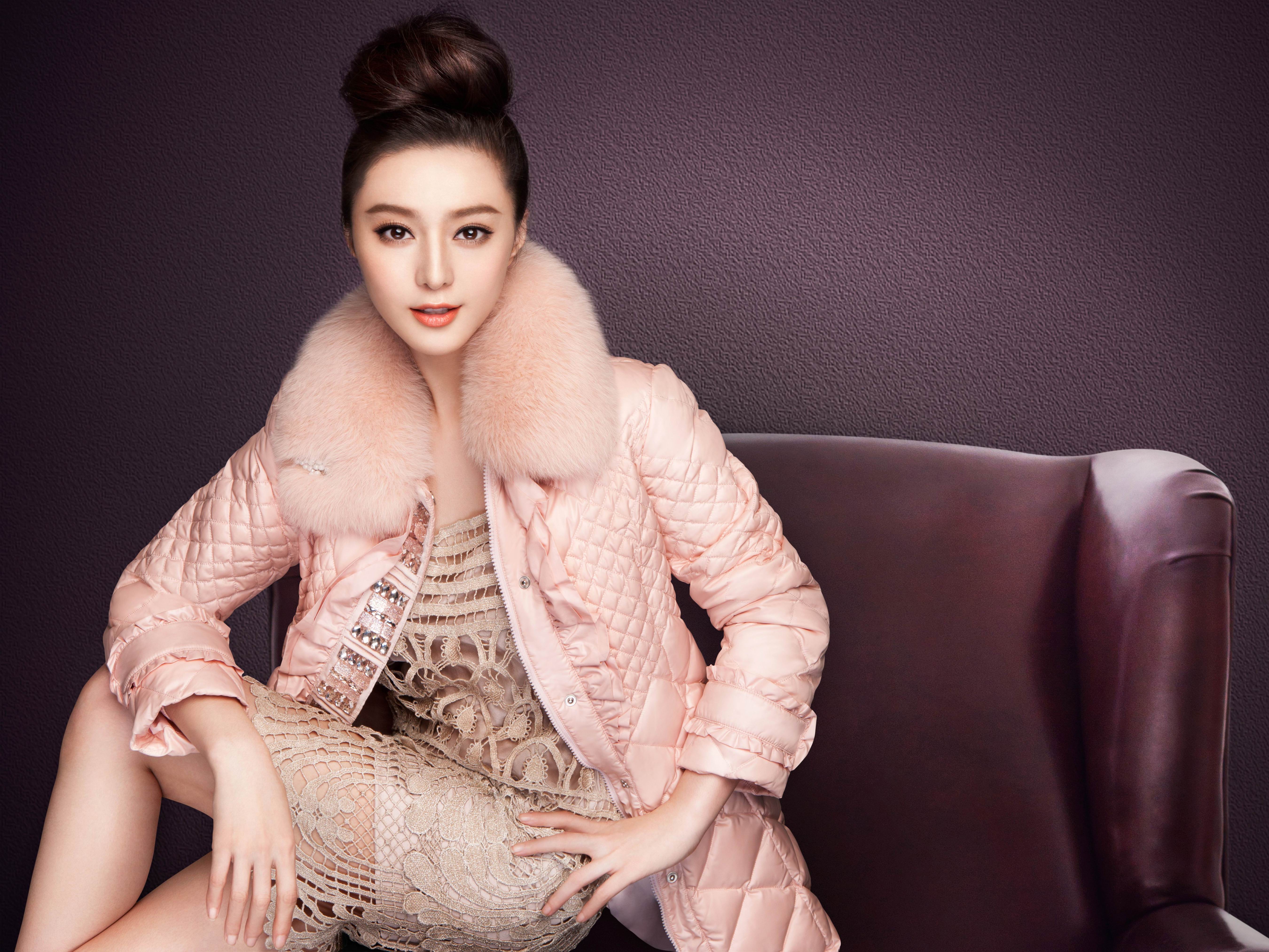 Fan Bingbing in pink jacket and dress HD Wallpaper