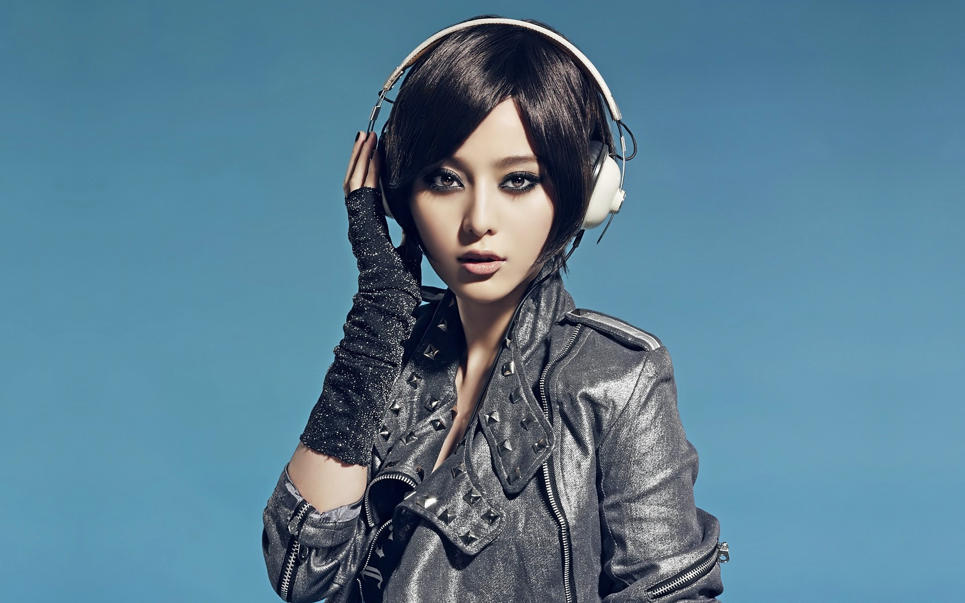 Fan Bingbing wearing headphones and a studded jacket HD Wallpaper