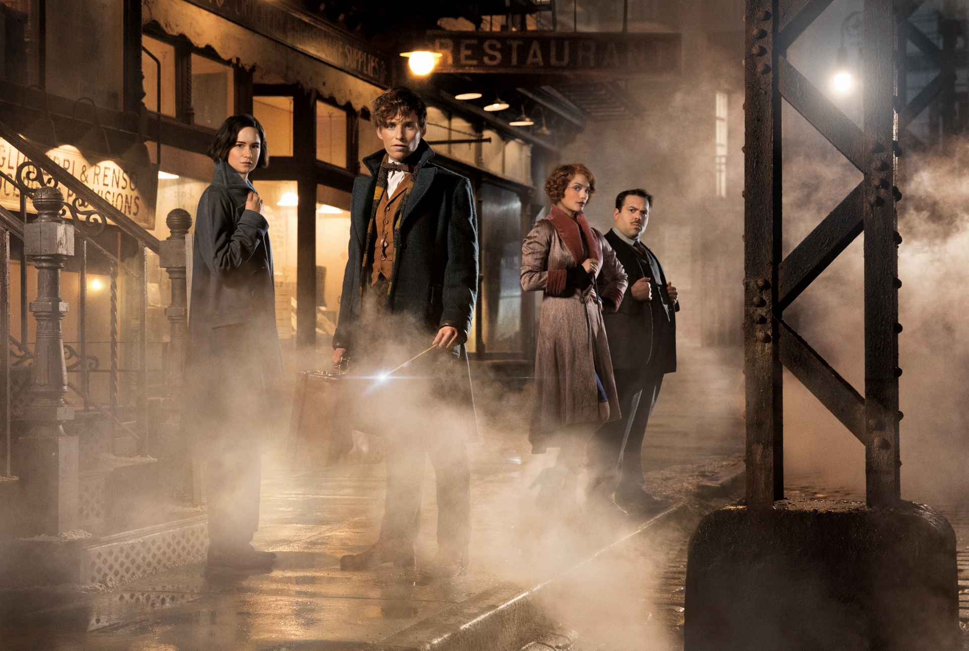Newt Scamander and companions in New York HD Wallpaper