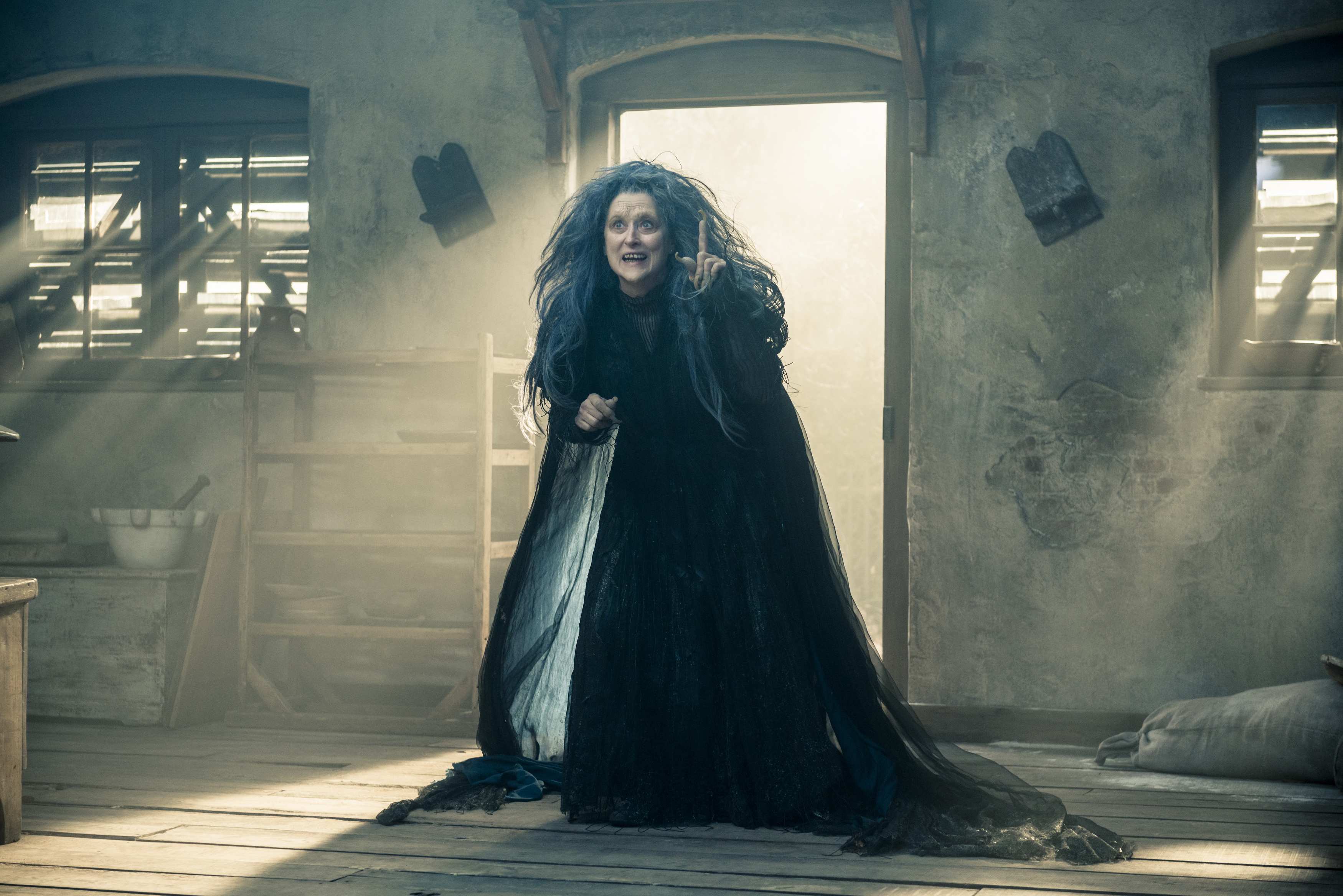 Meryl Streep as Witch in Into the Woods HD Wallpaper