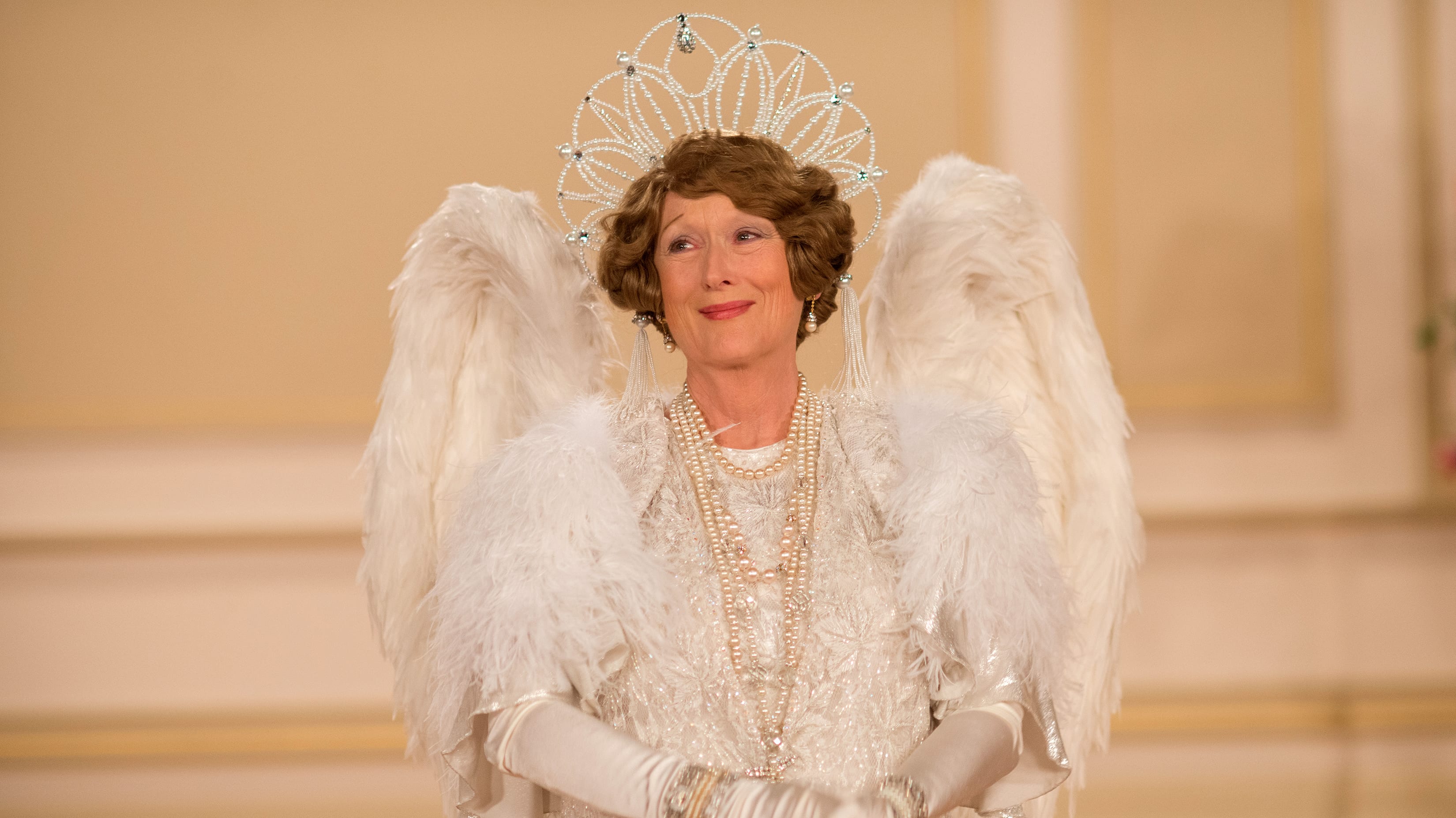 Meryl Streep as an angel HD Wallpaper