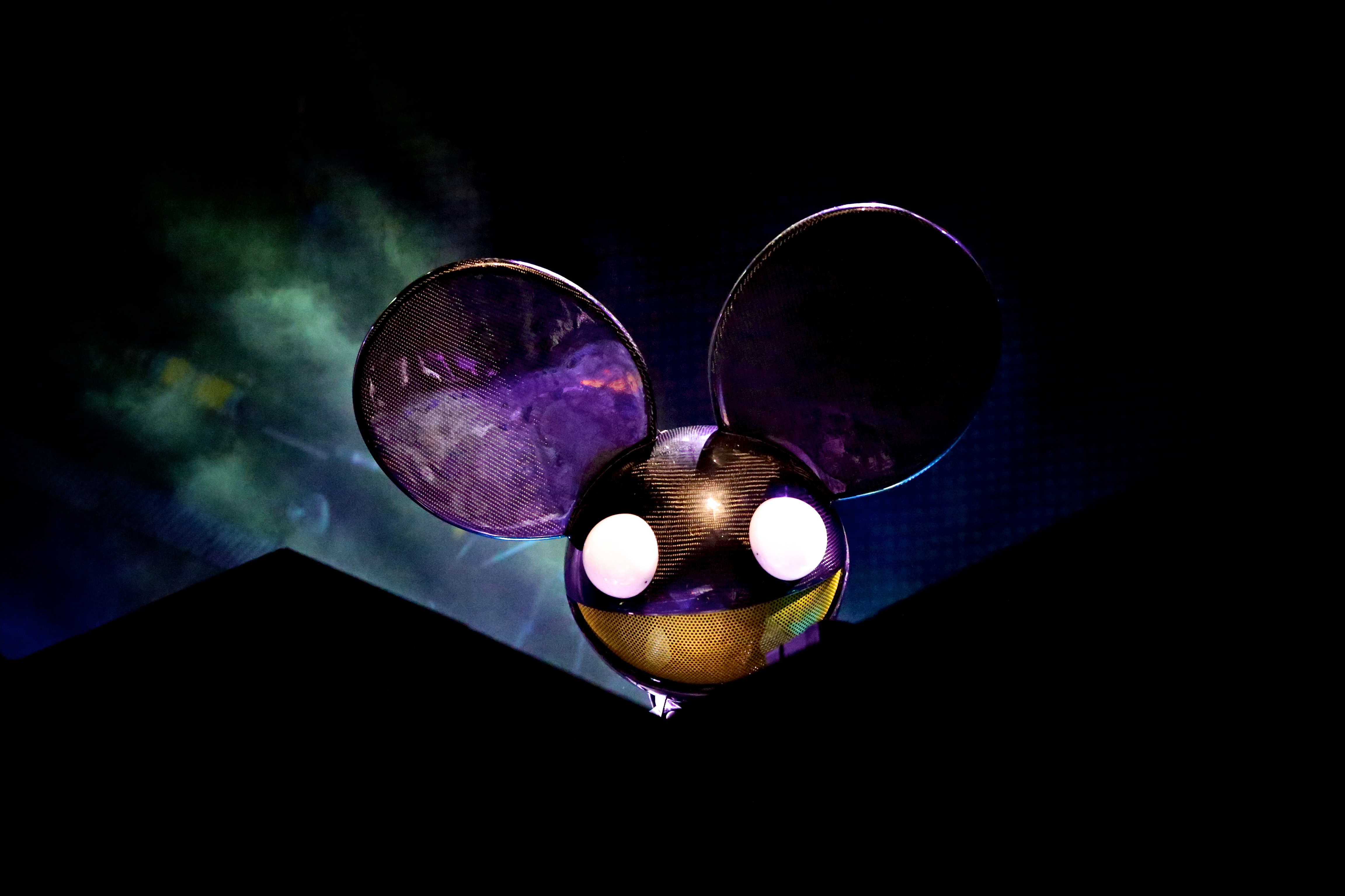 Deadmau5 head on stage HD Wallpaper