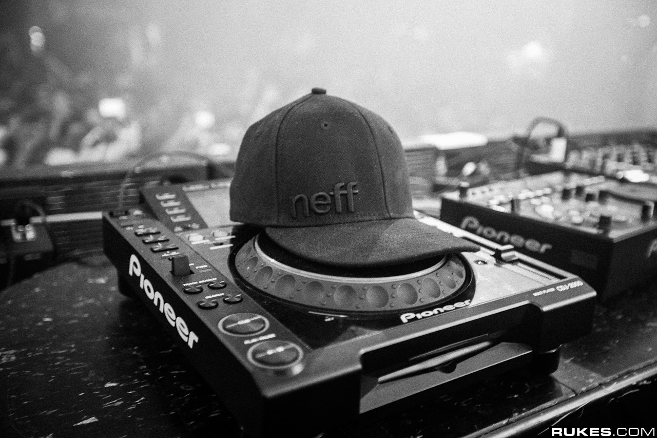 Deadmau5's Pioneer DJ equipment with Neff hat HD Wallpaper