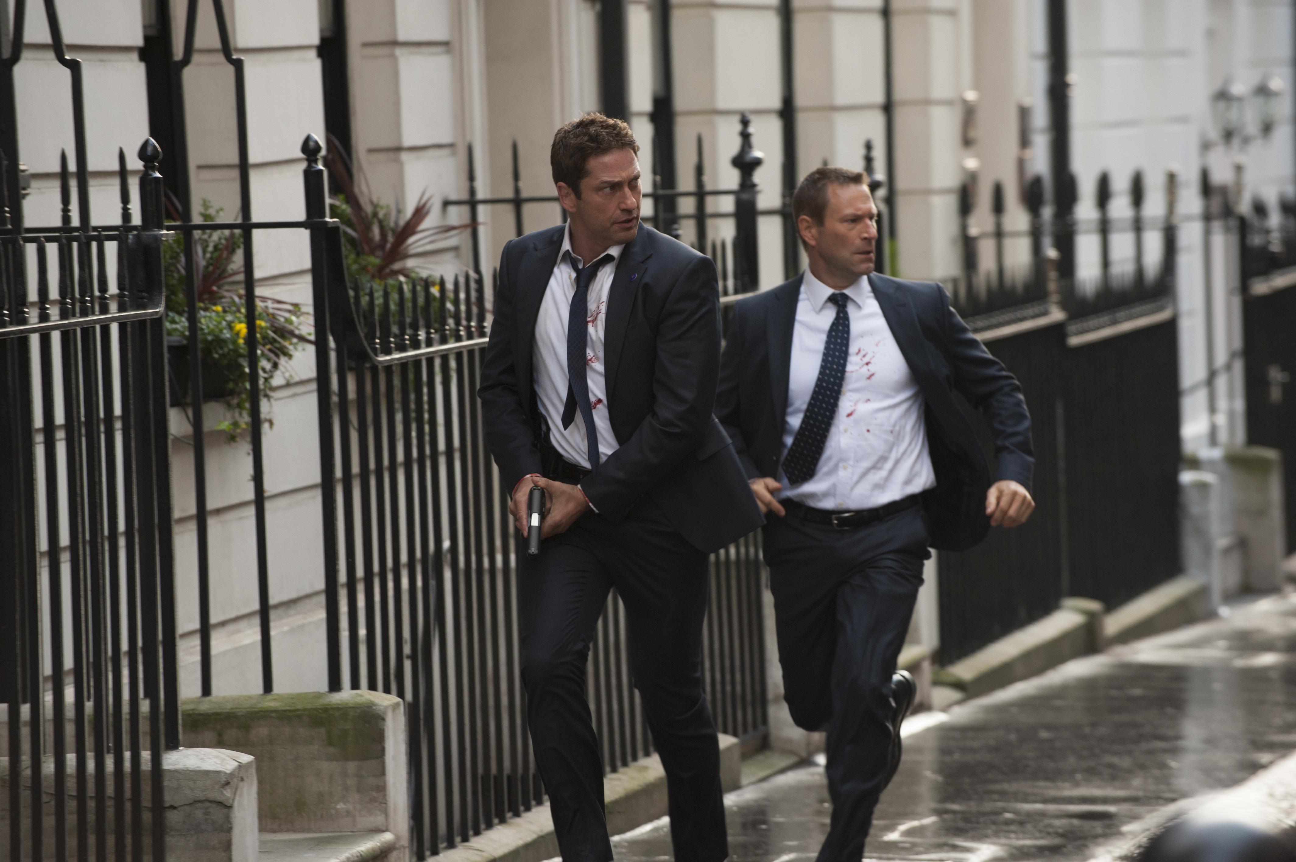 Two men running with guns HD Wallpaper