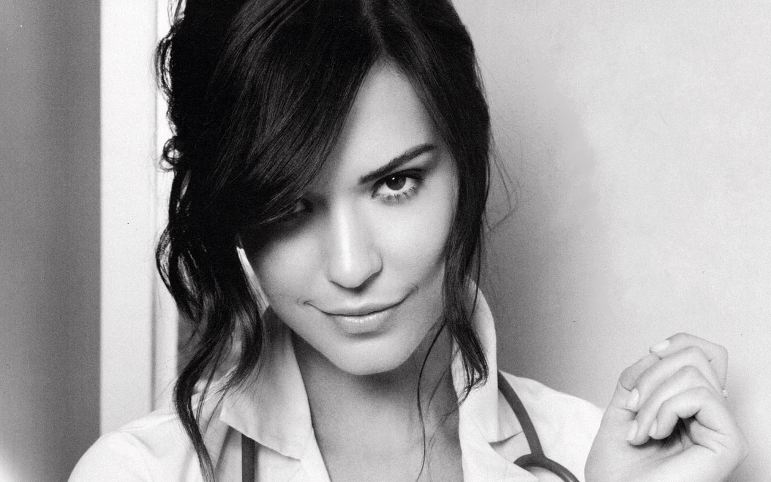 Odette Annable in a white shirt with a stethoscope HD Wallpaper