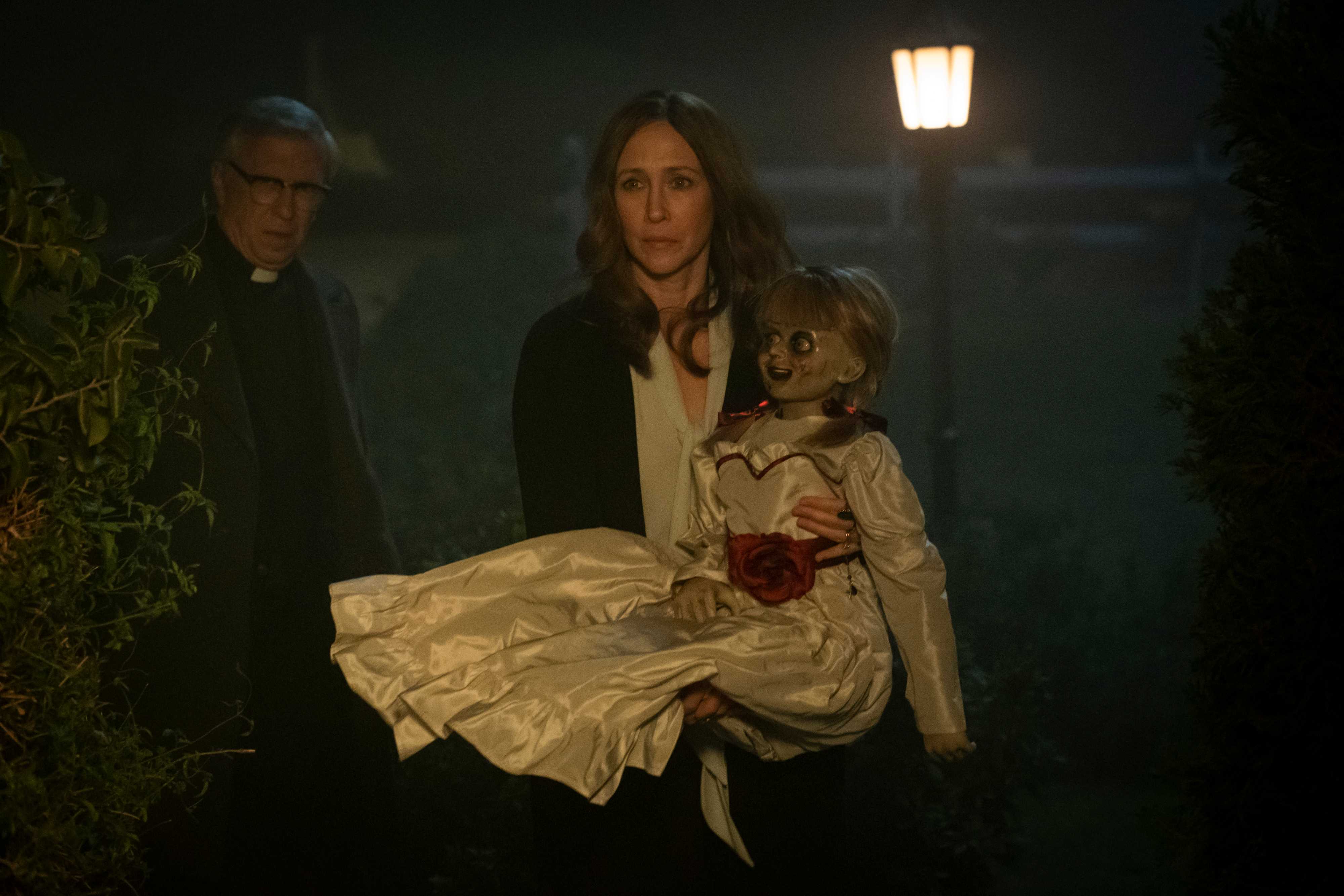 Vera Farmiga holds Annabelle doll with priest HD Wallpaper