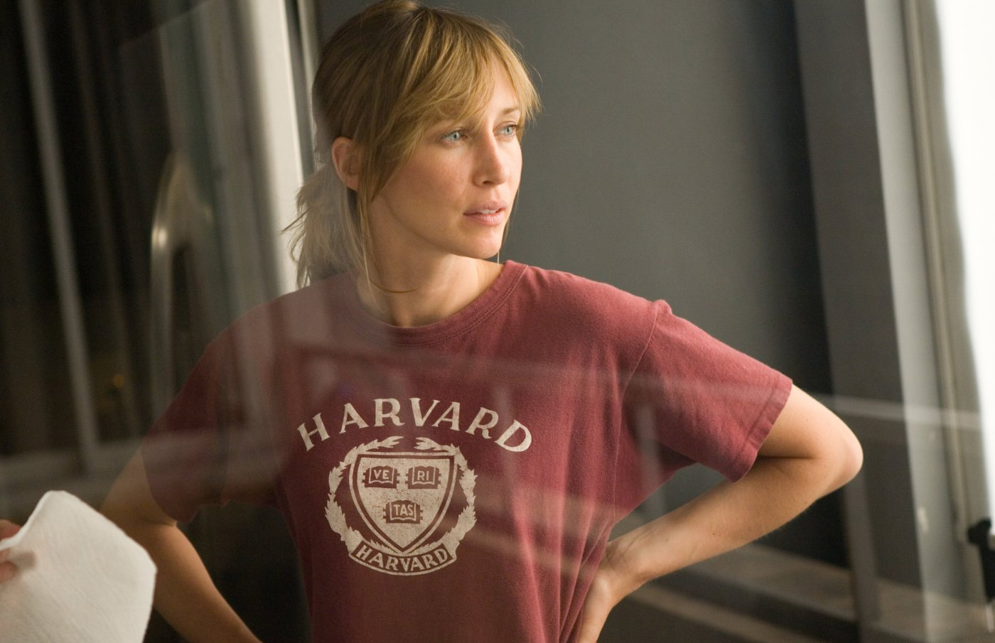 Vera Farmiga wearing a Harvard t-shirt HD Wallpaper