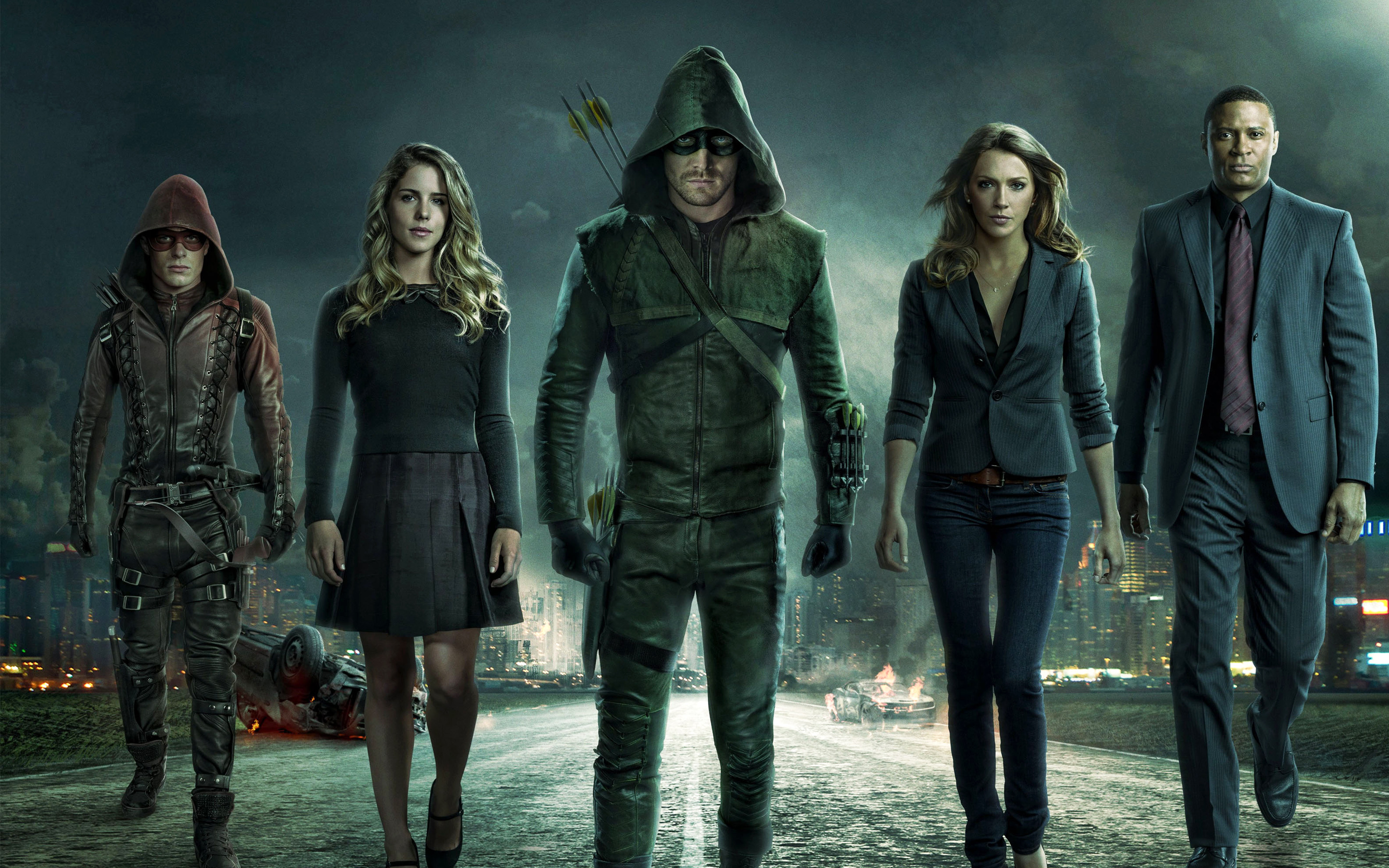 Arrow characters in front of a city skyline HD Wallpaper