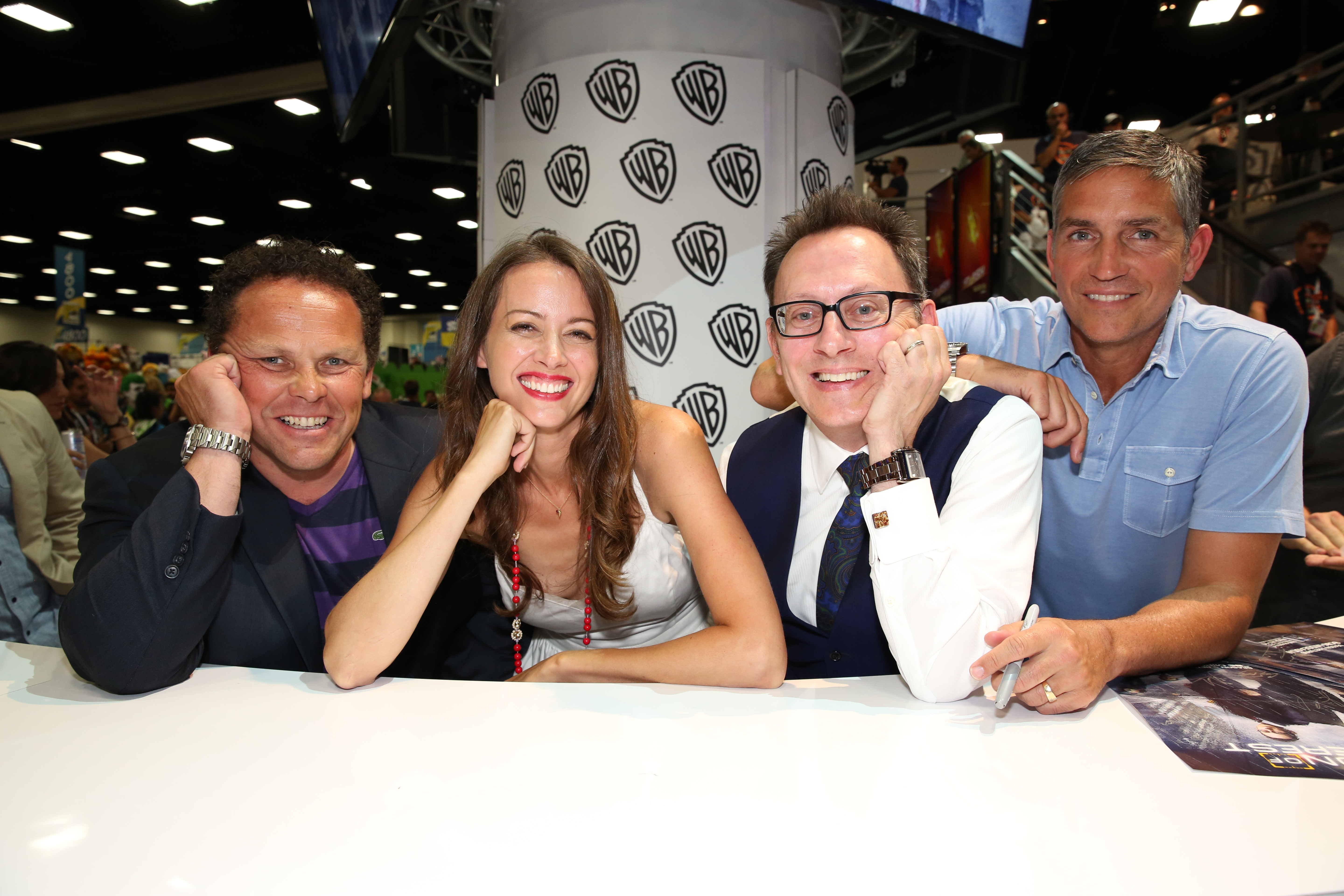 Michael Emerson and cast at Warner Bros. booth HD Wallpaper