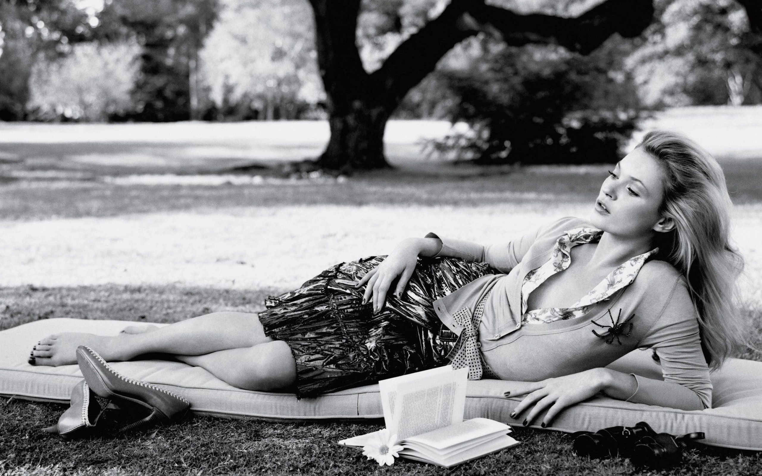 Kate Moss lying on a mattress outdoors HD Wallpaper