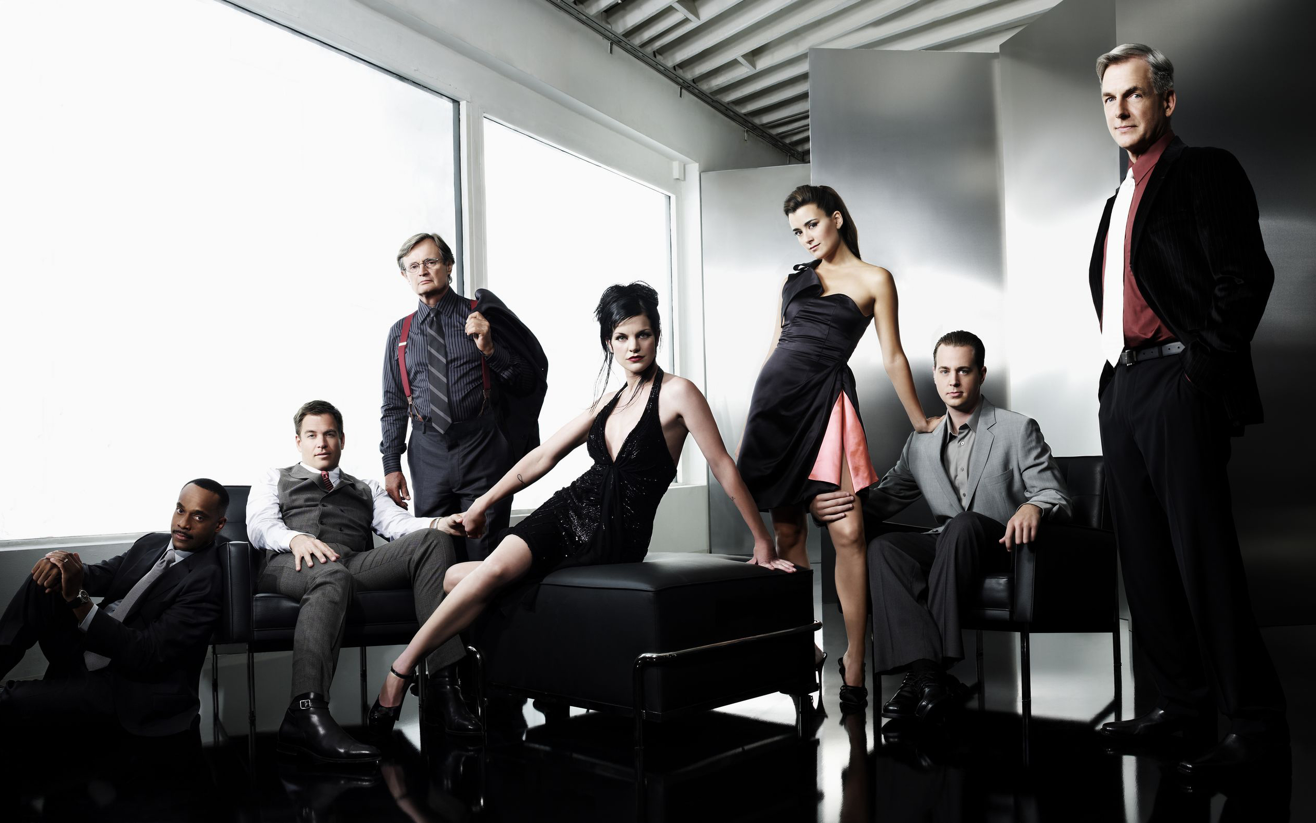 NCIS cast posing for a promotional photo HD Wallpaper