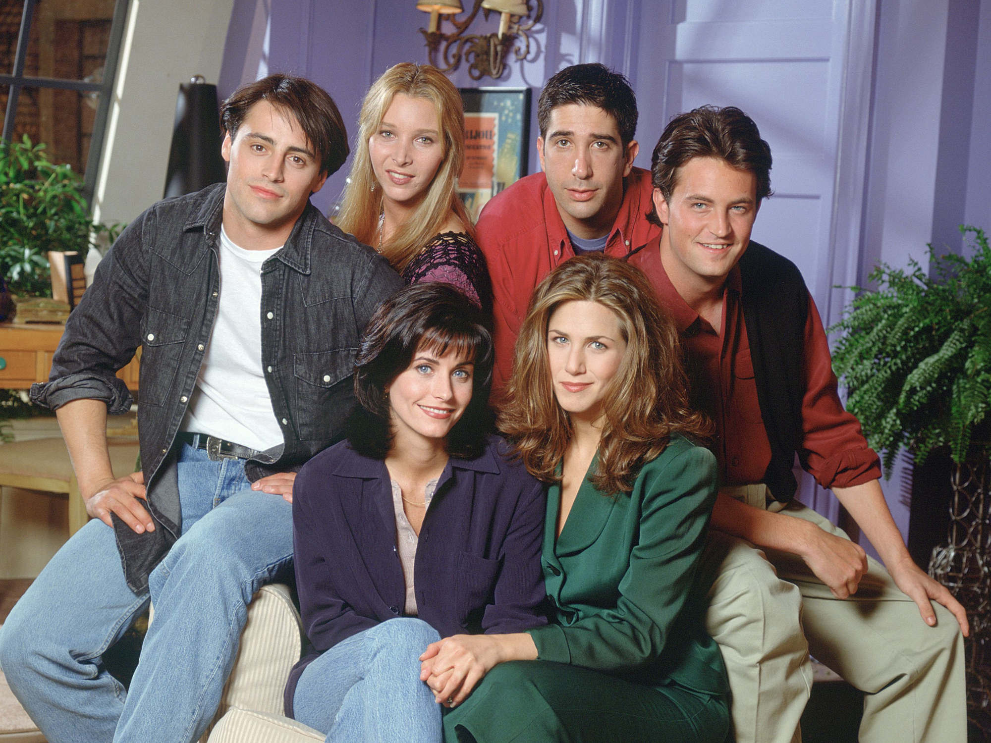 The cast of Friends posing for a photo HD Wallpaper