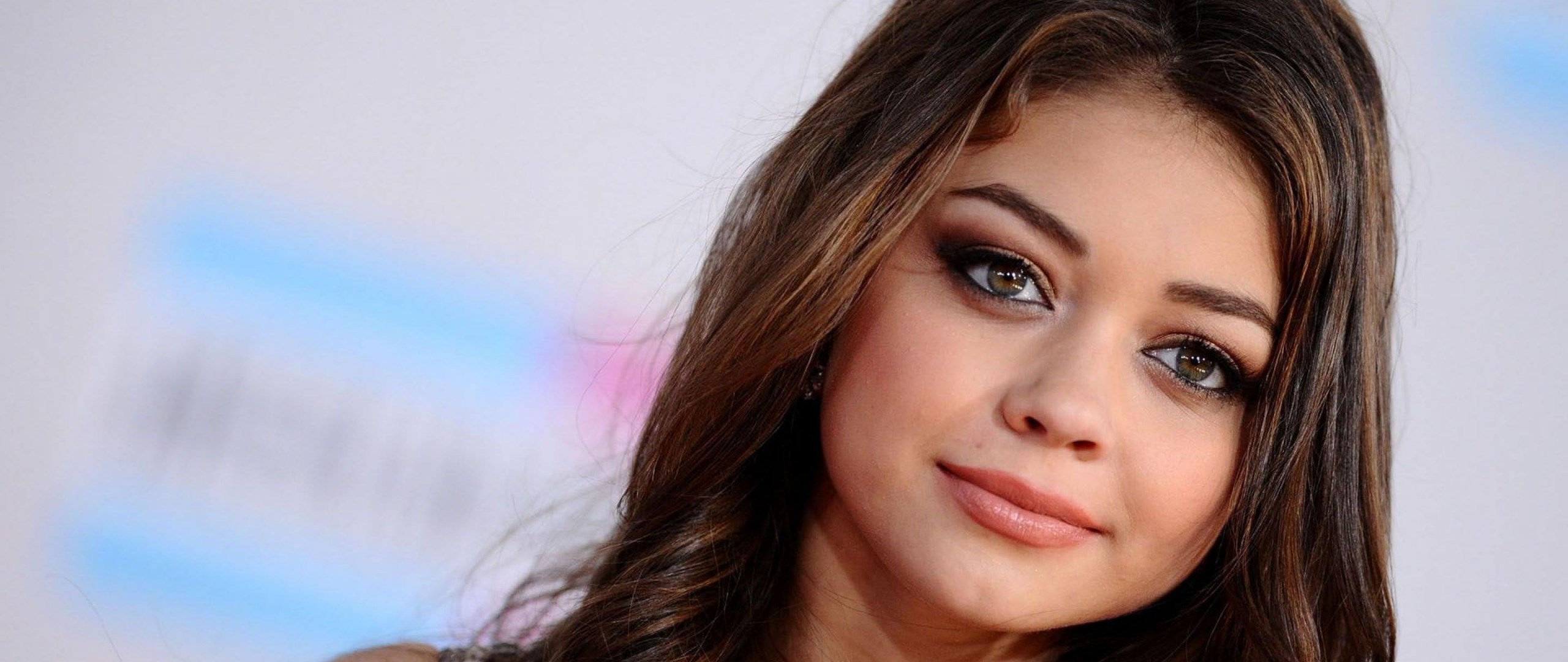Sarah Hyland close-up portrait HD Wallpaper