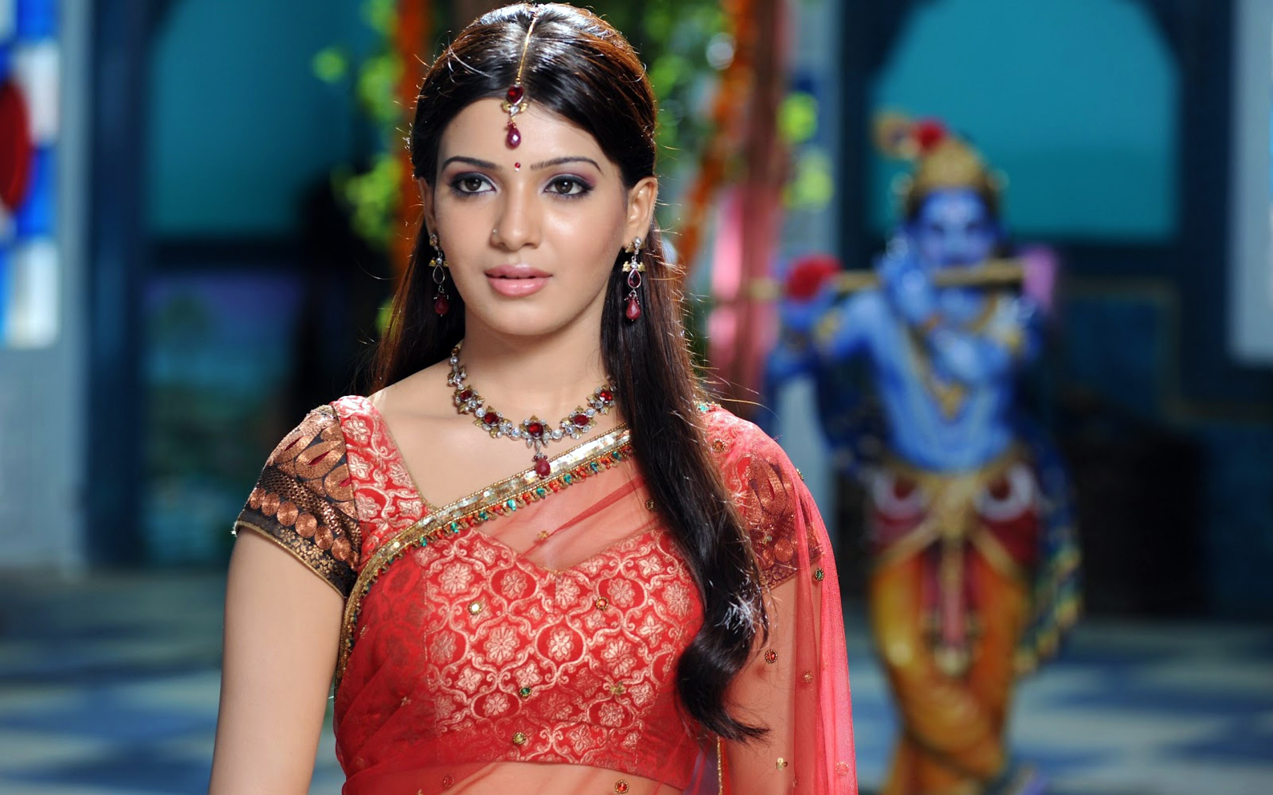 Samantha Akkineni in traditional Indian attire HD Wallpaper