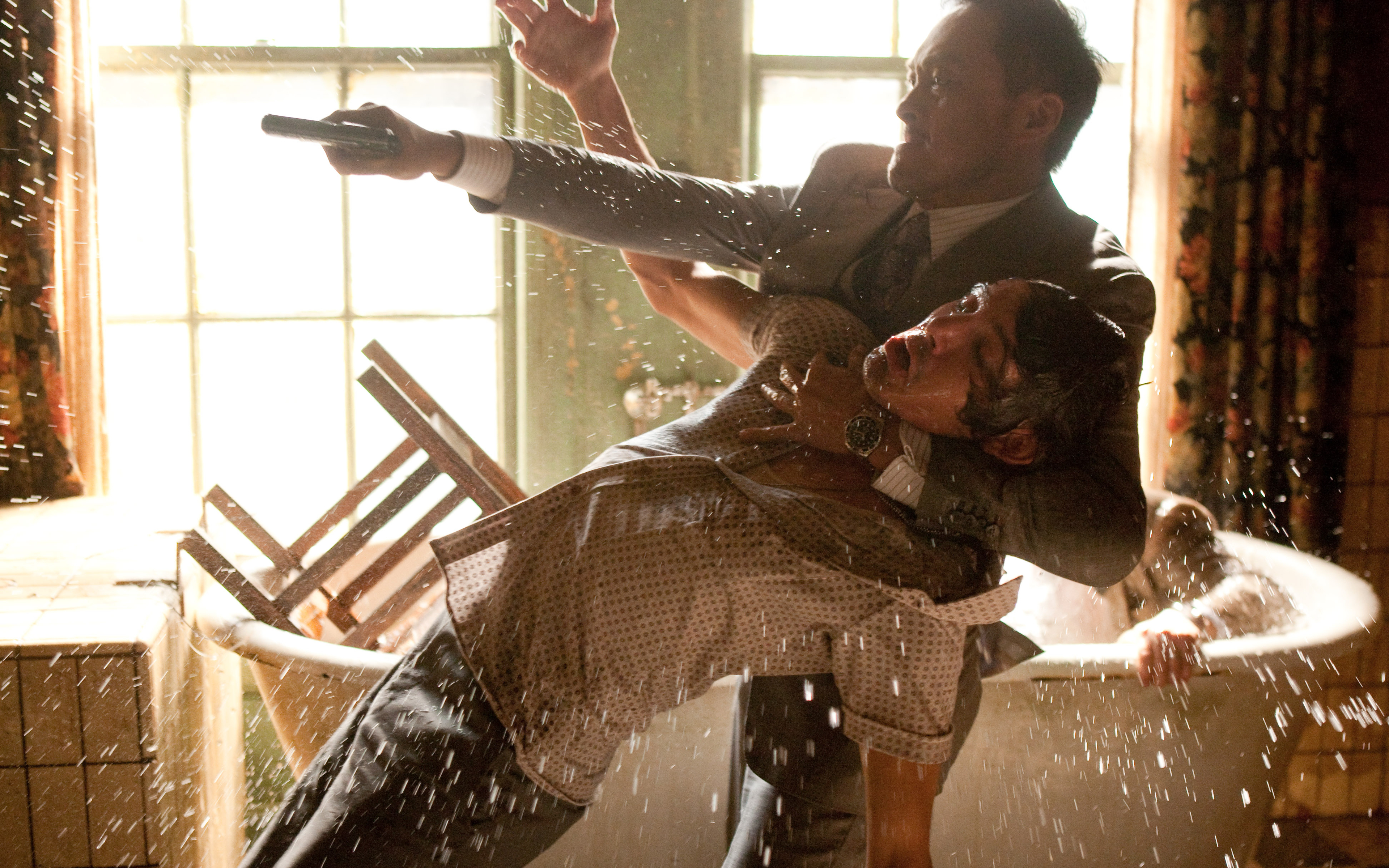Cillian Murphy in a bathtub fight scene HD Wallpaper