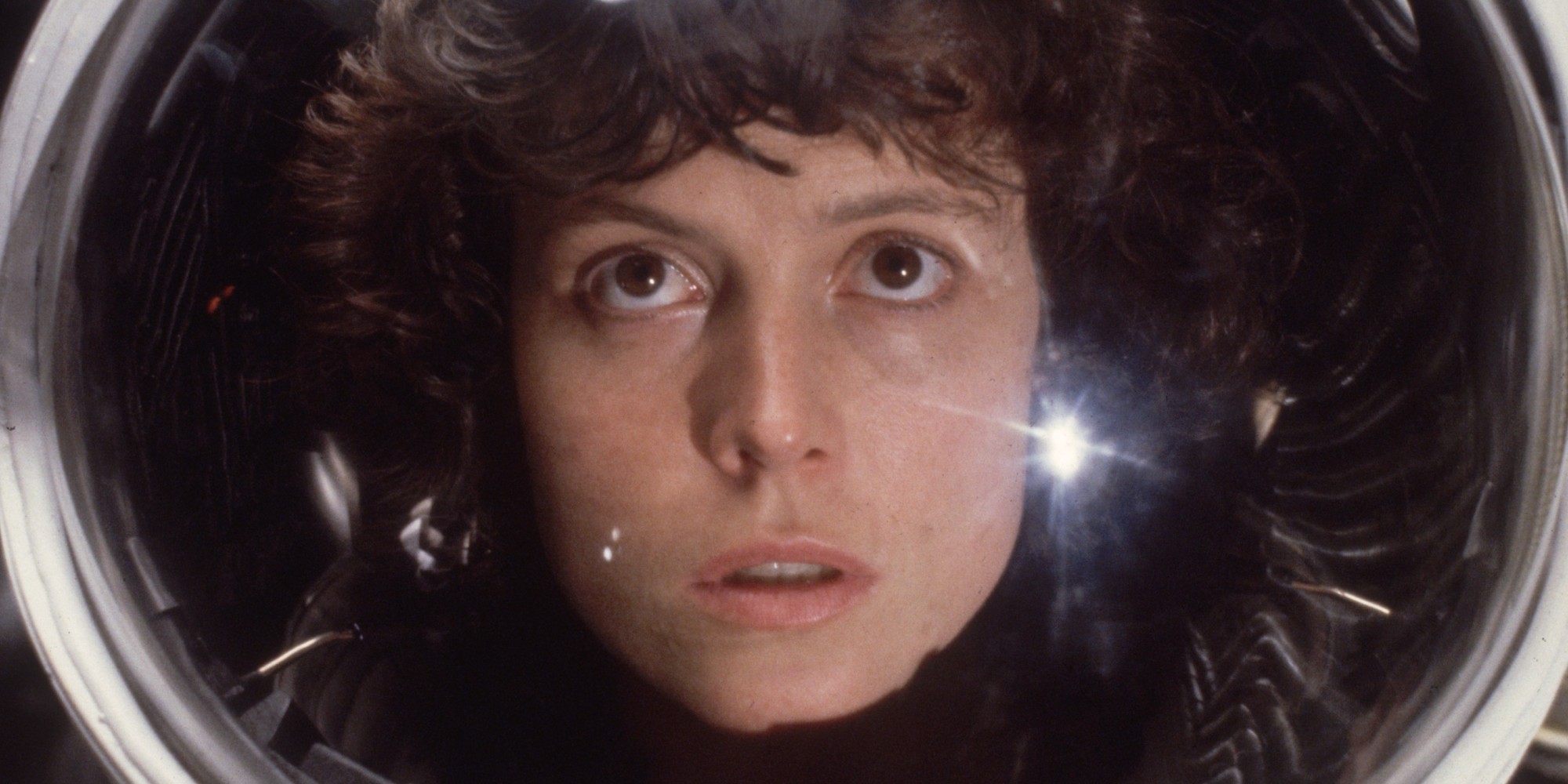 Sigourney Weaver in a spacesuit helmet HD Wallpaper