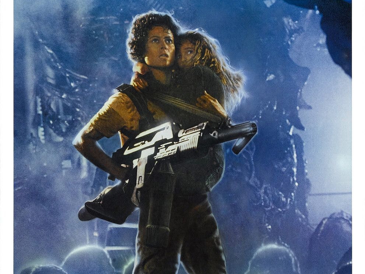 Ripley from Alien carrying a child with a pulse rifle HD Wallpaper