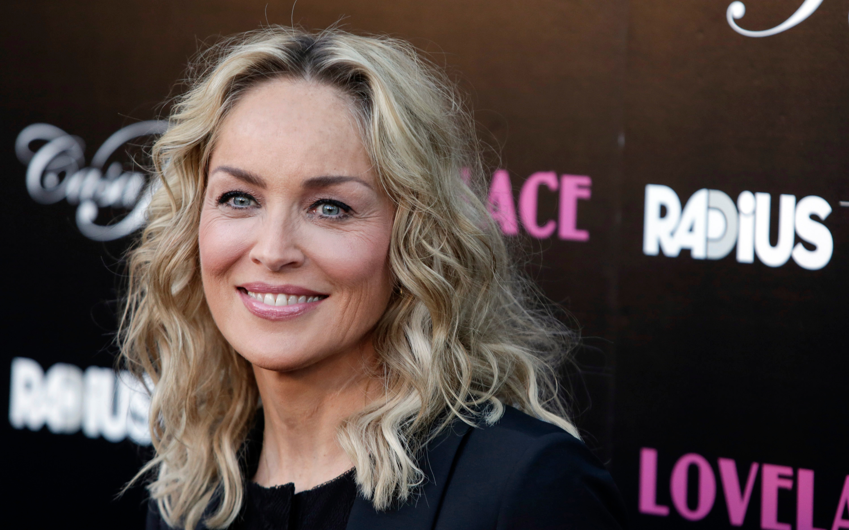 Sharon Stone at an event HD Wallpaper