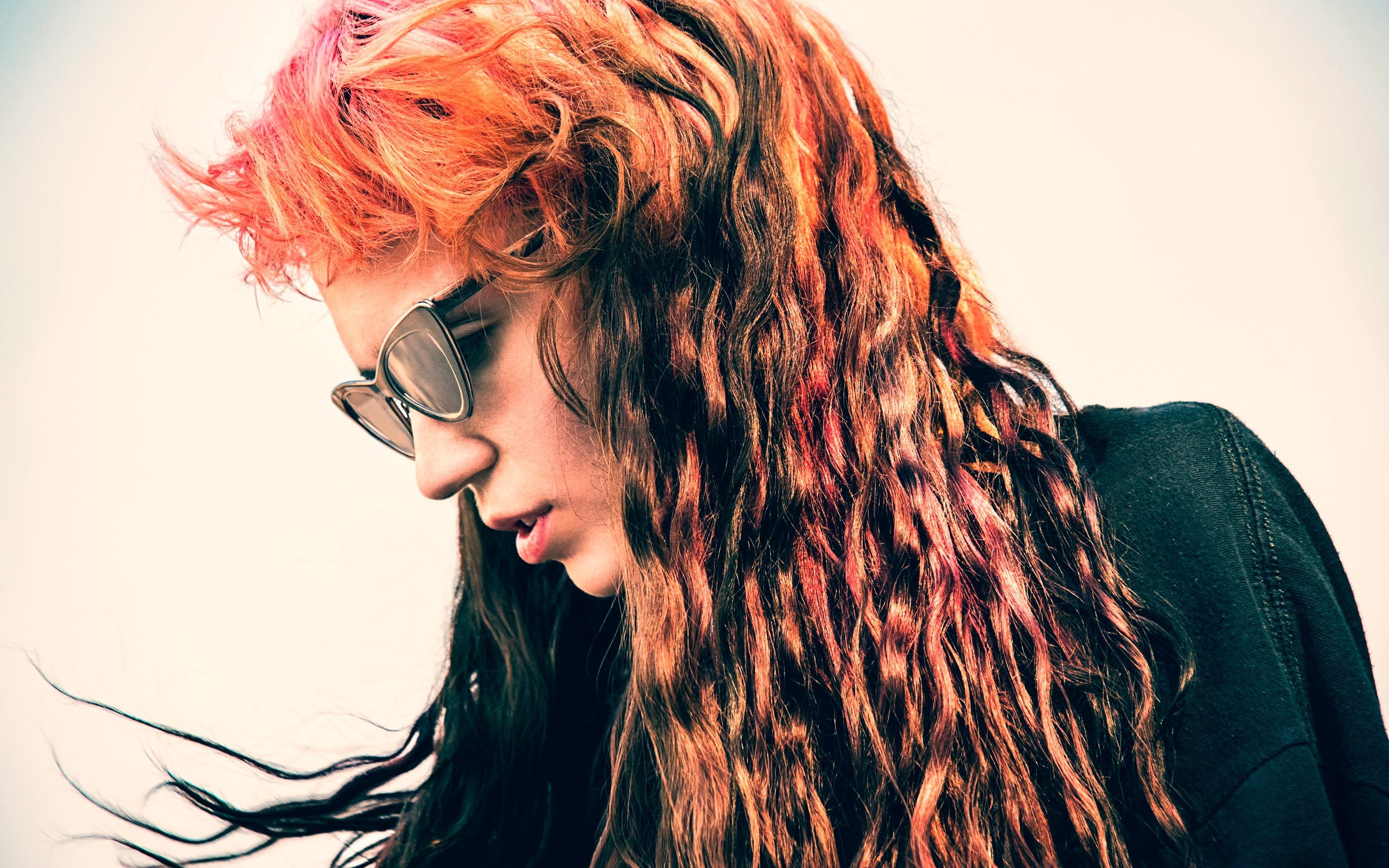 Woman with colorful hair and sunglasses HD Wallpaper