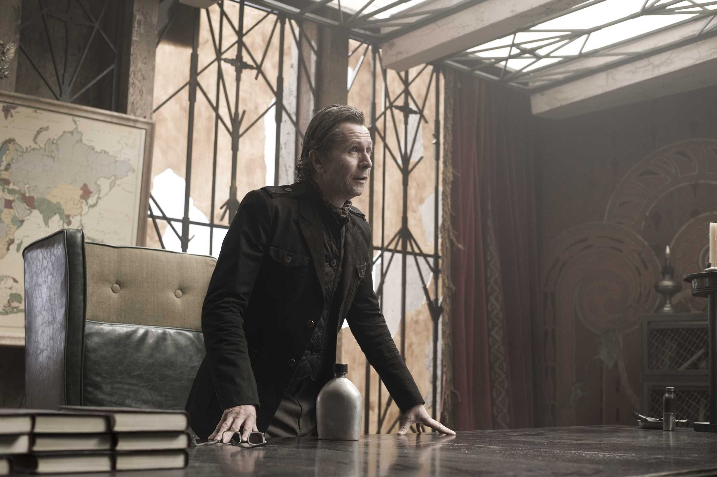 Gary Oldman in a dark room HD Wallpaper