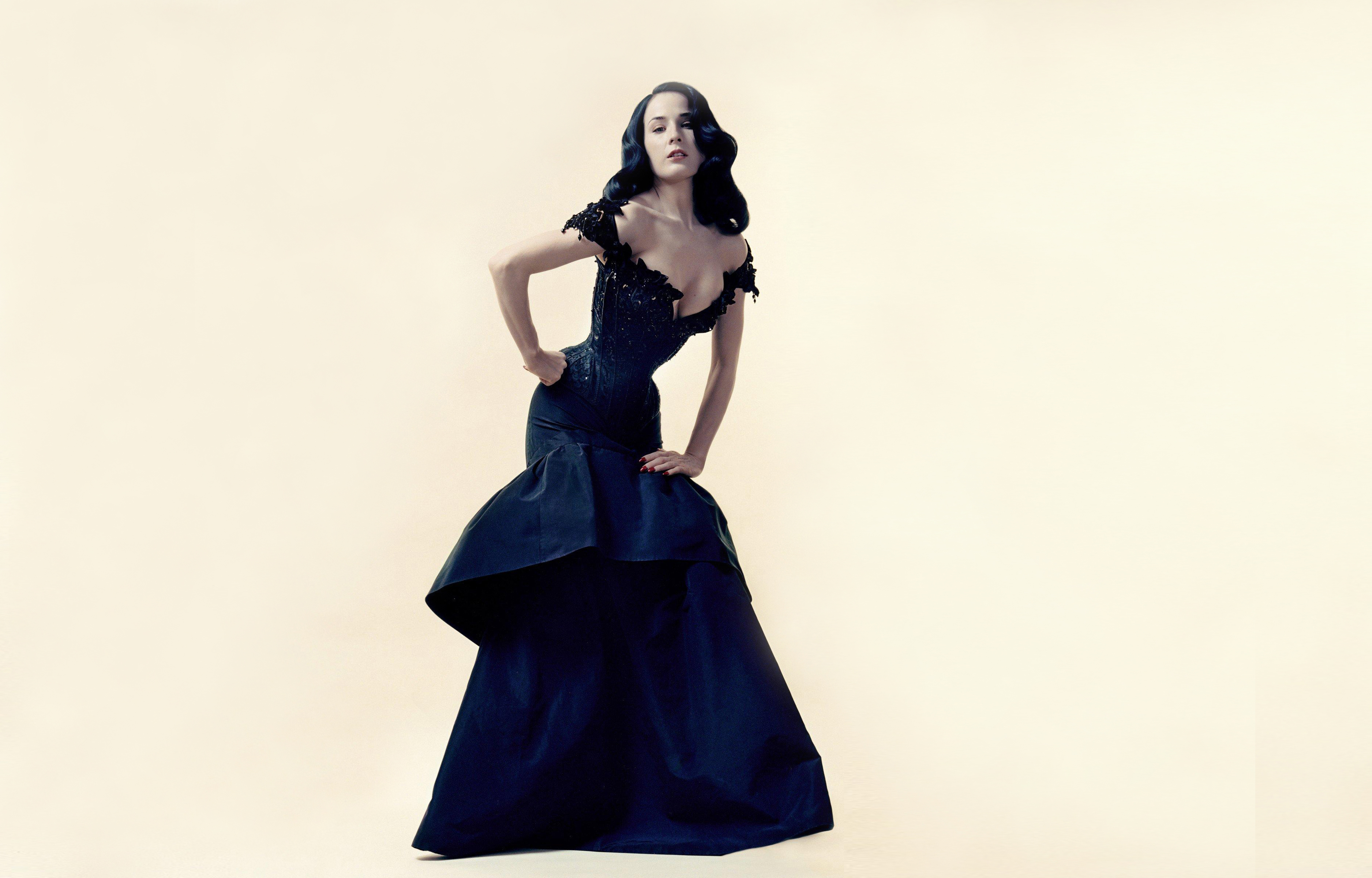 Dita Von Teese in a black gown HD Wallpaper