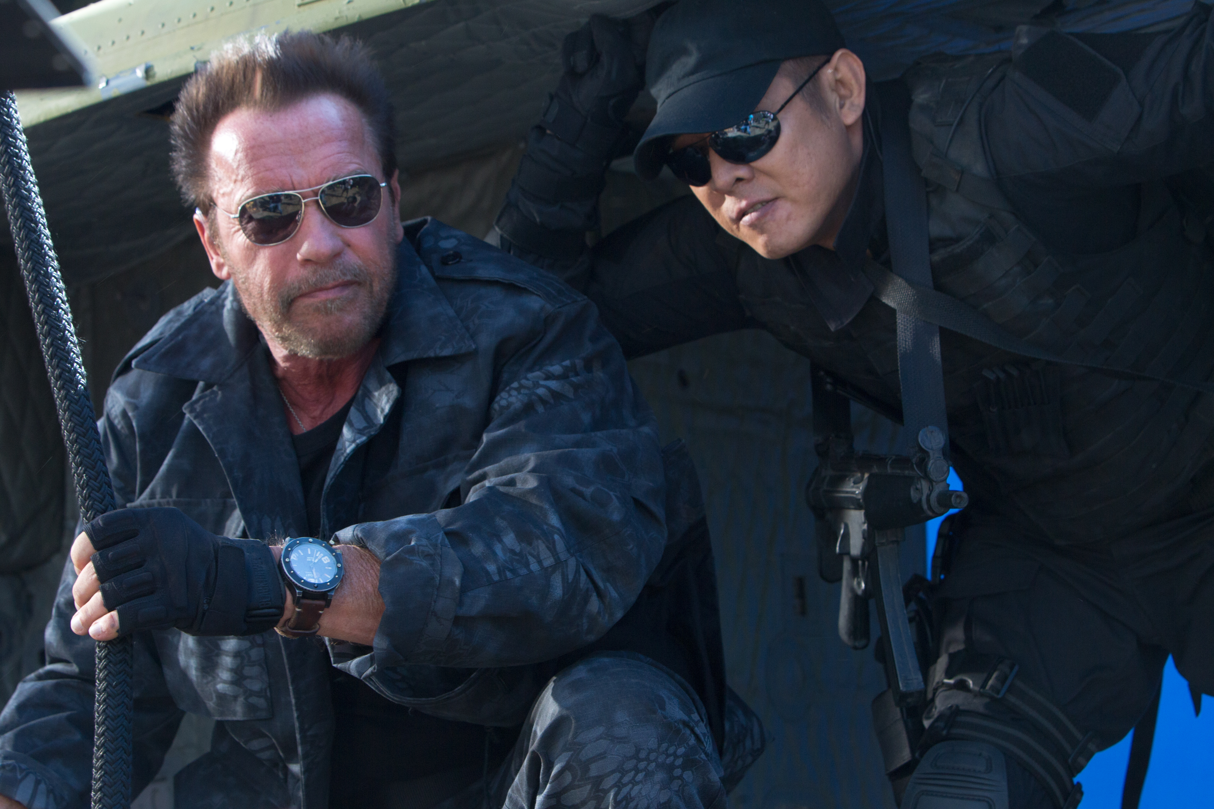 Arnold Schwarzenegger and Jet Li in a helicopter HD Wallpaper