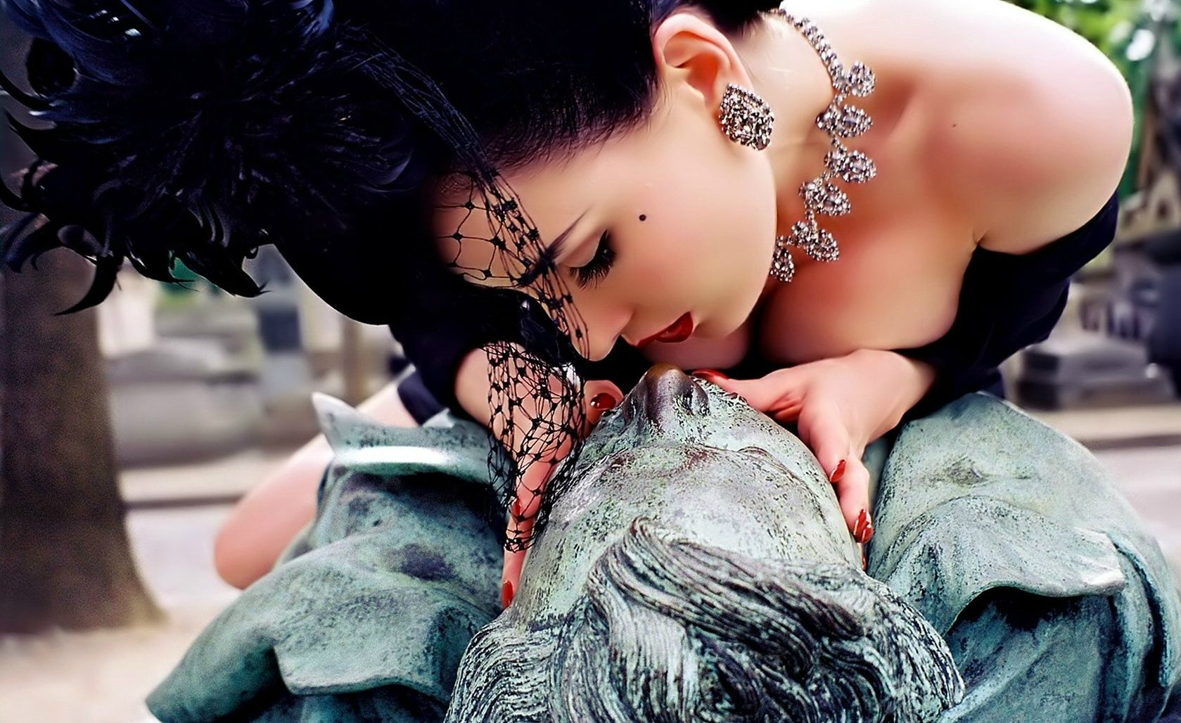 Dita Von Teese in a cemetery HD Wallpaper