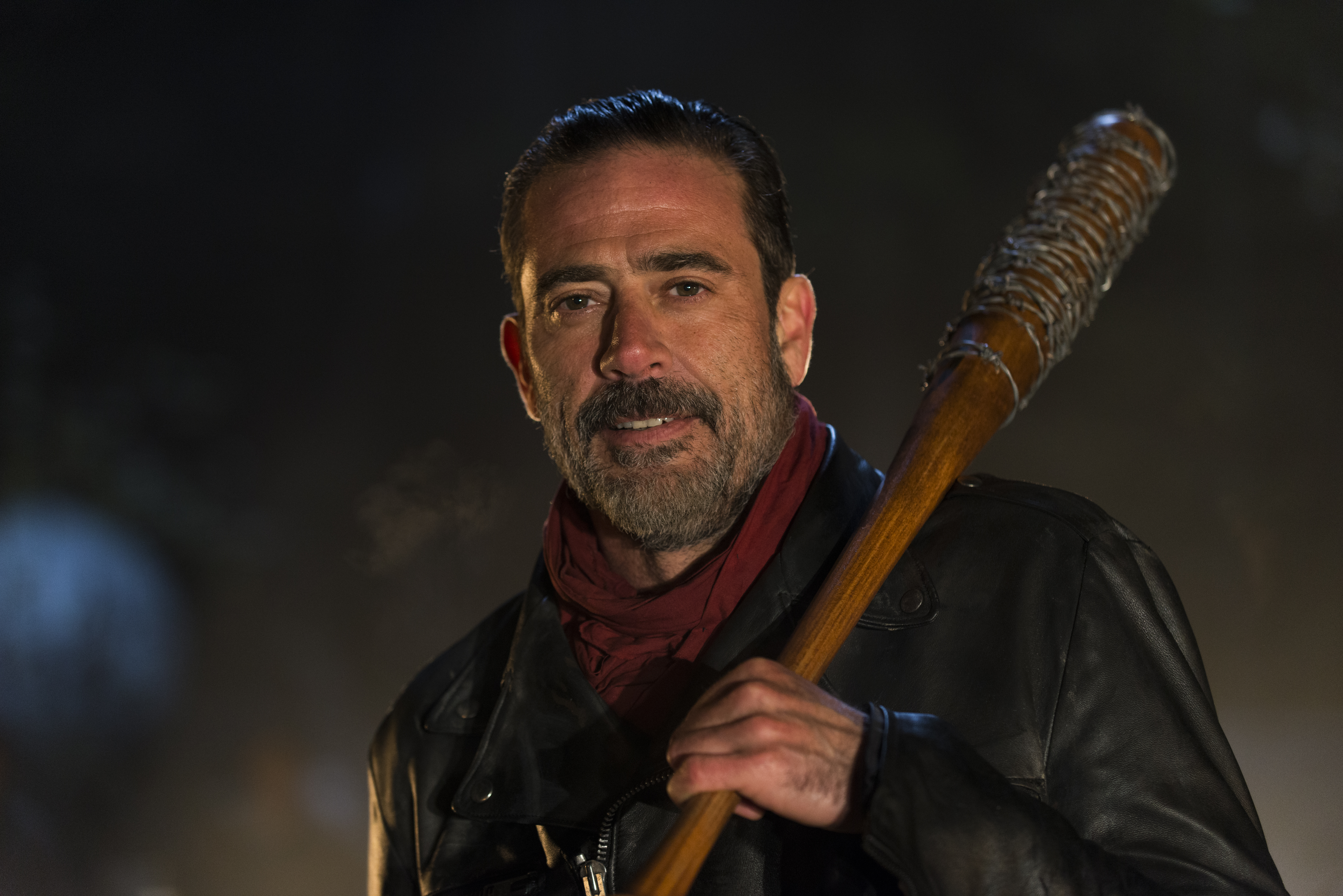 Jeffrey Dean Morgan holding Lucille HD Wallpaper