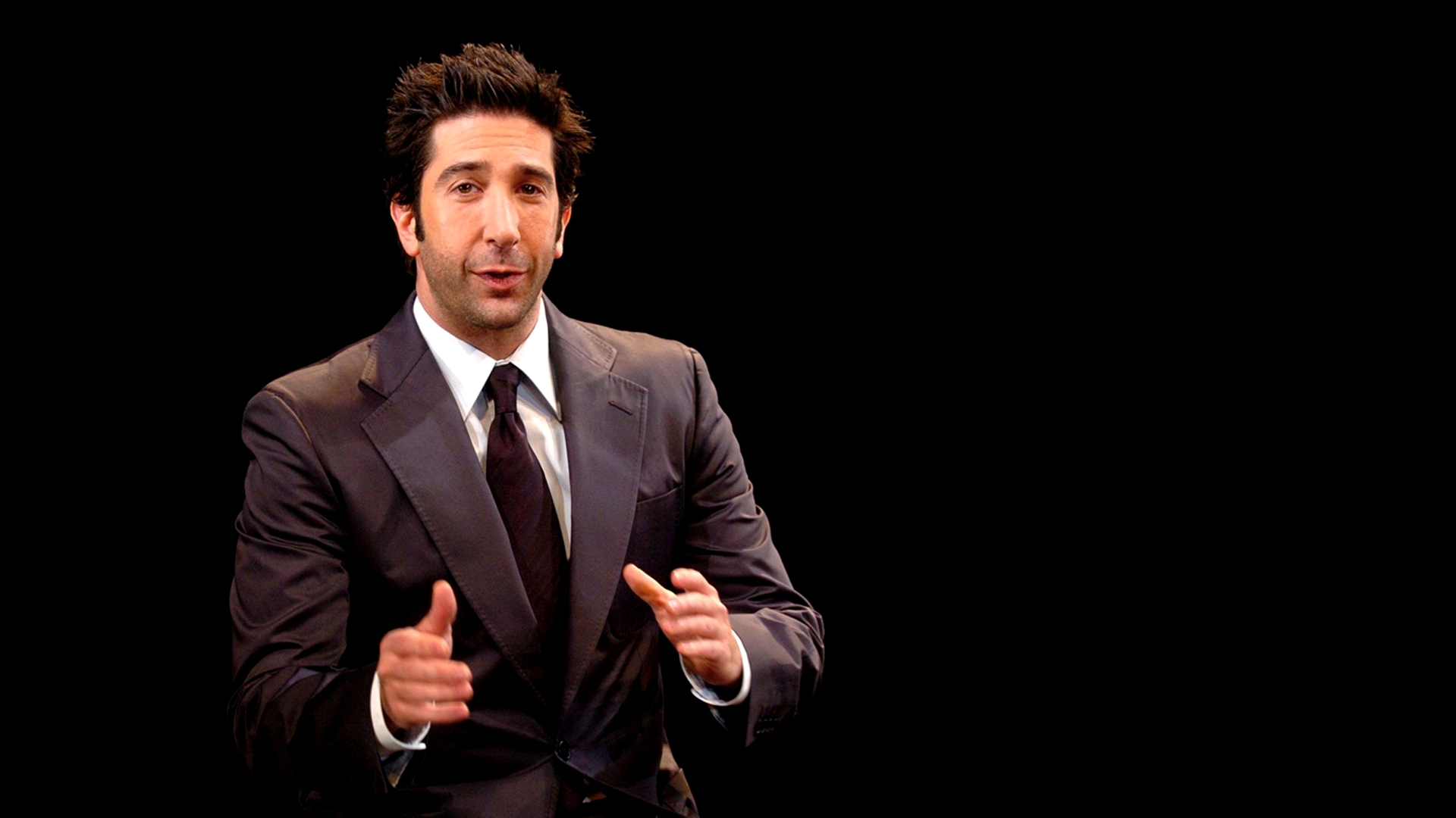 David Schwimmer in a suit HD Wallpaper